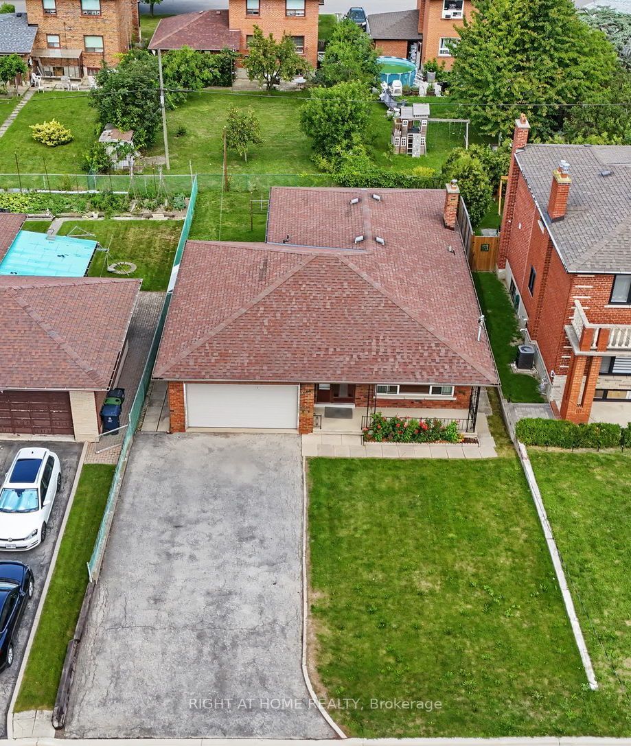 84 Raven Road, Toronto, ON M6L 2A7 photo 3