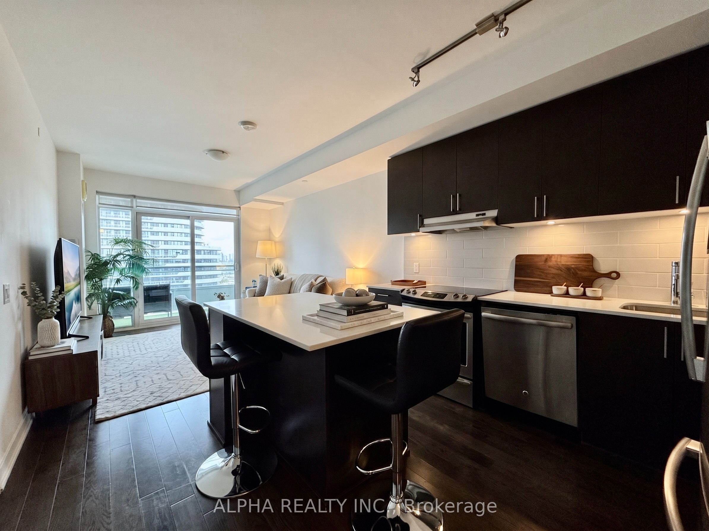 2560 Eglinton Avenue W 1002, Mississauga, ON L5M 0Y3 photo 2