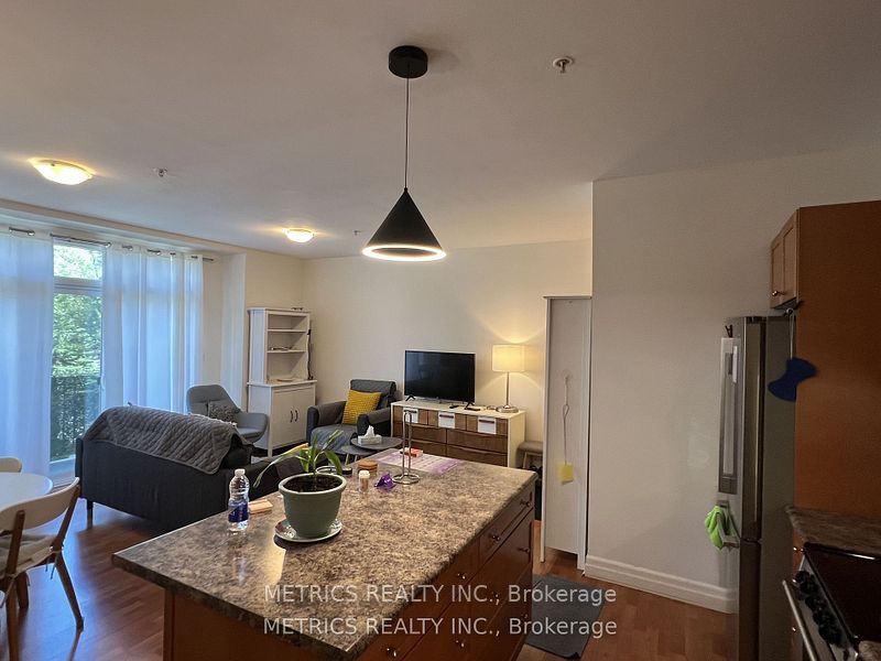 459 Kerr Street 201, Oakville, ON L6K 3C2 photo 3
