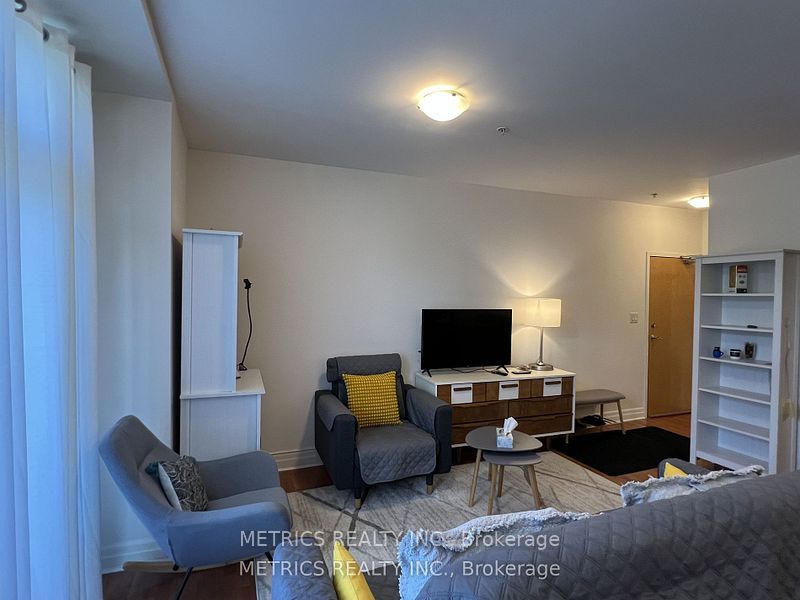 459 Kerr Street 201, Oakville, ON L6K 3C2 photo 4