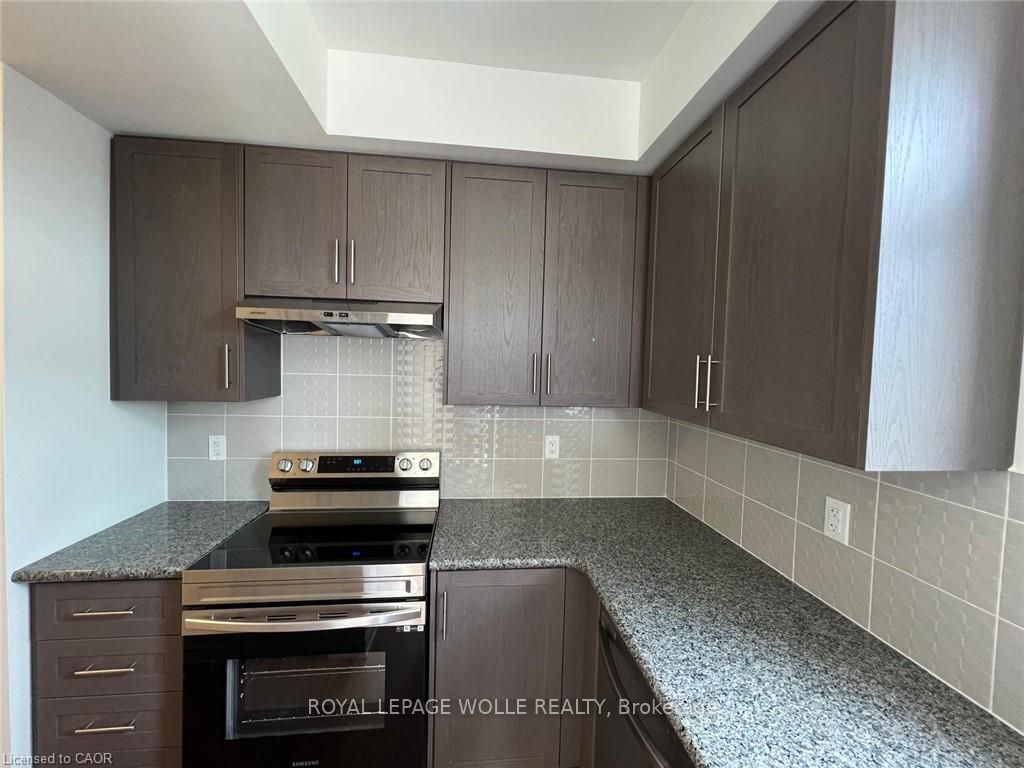 10 HALLIFORD Place 32, Brampton, ON L6P 4R1 photo 3