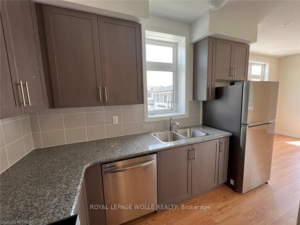 10 HALLIFORD Place 32, Brampton, ON L6P 4R1 photo 4