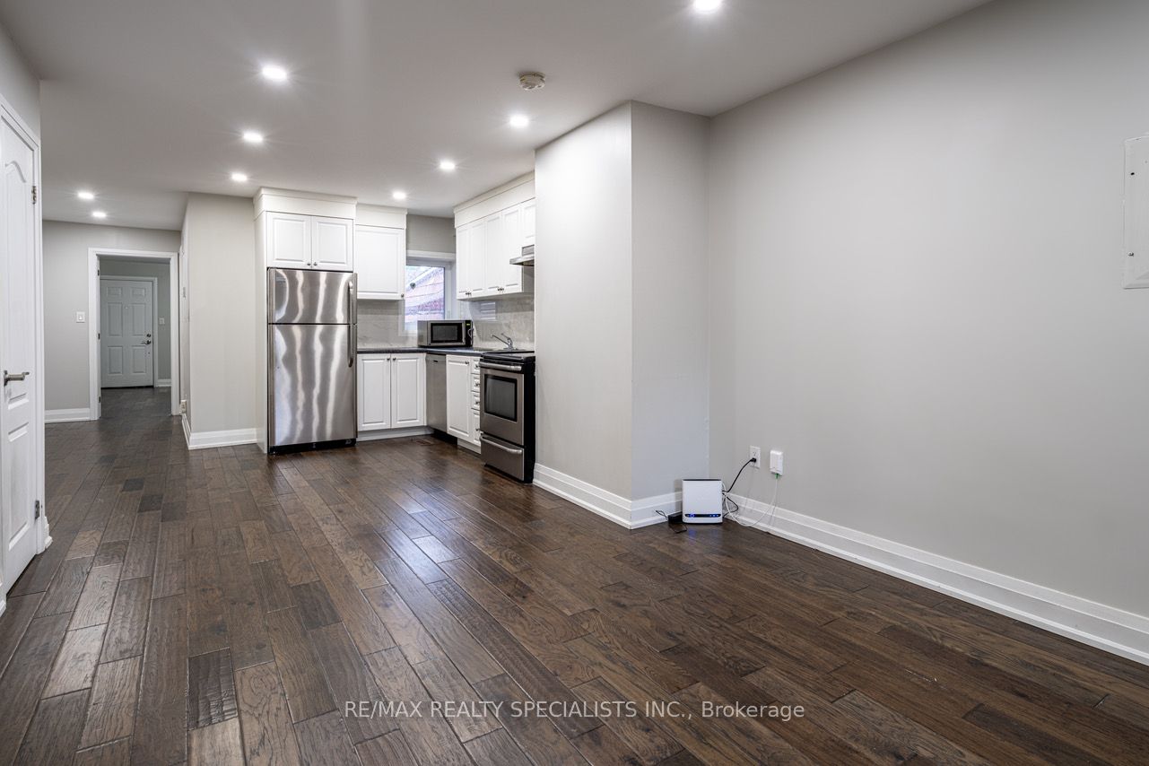 12 Wiltshire Avenue 1st Floor, Toronto, ON M6N 2V9 photo 4