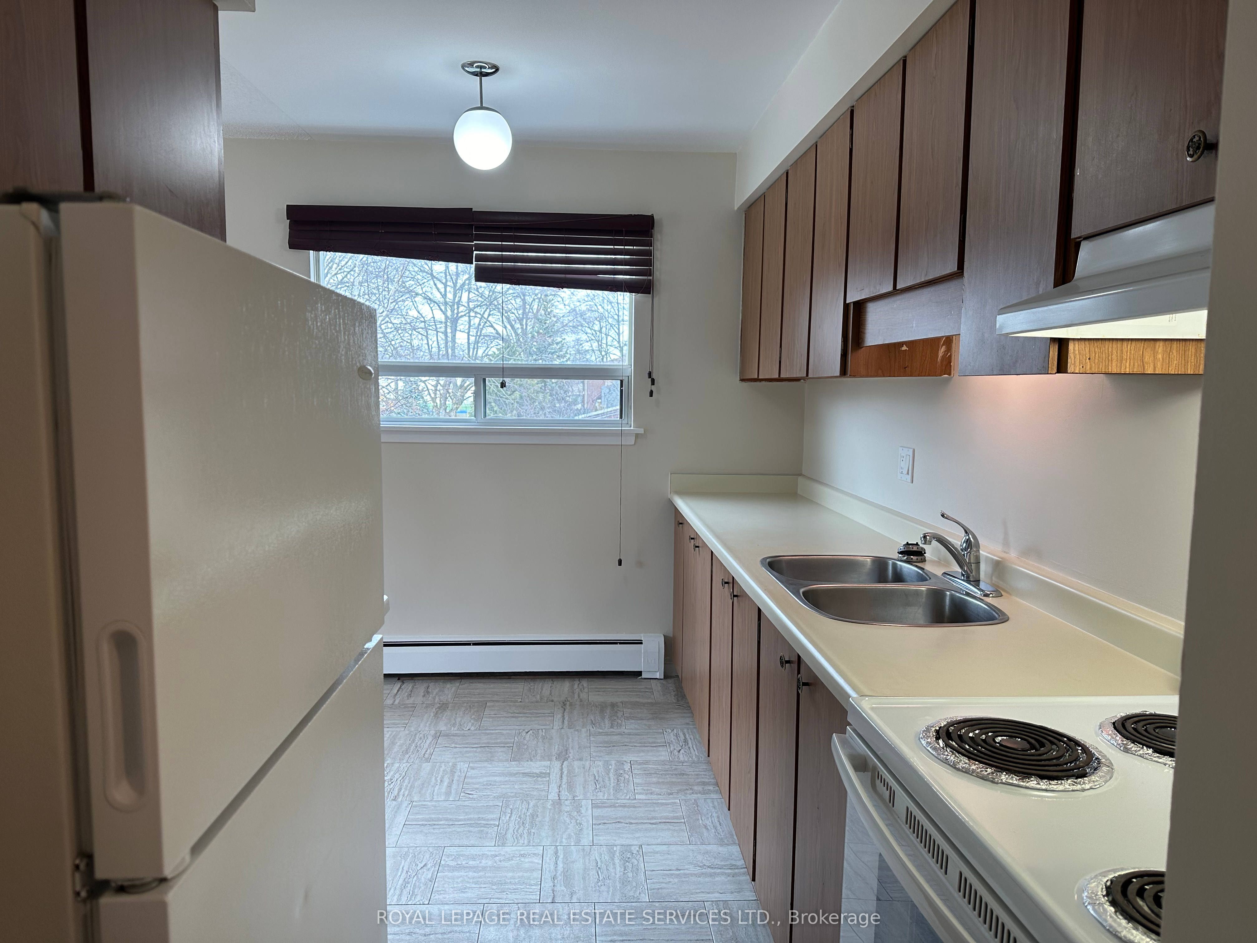7 Mohawk Avenue 2, Mississauga, ON L5G 3R5 photo 4