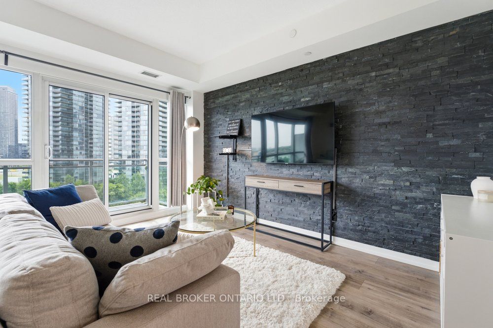 165 Legion Road 825, Toronto, ON M8Y 0B3 photo 4