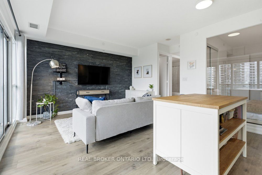 165 Legion Road 825, Toronto, ON M8Y 0B3 photo 5