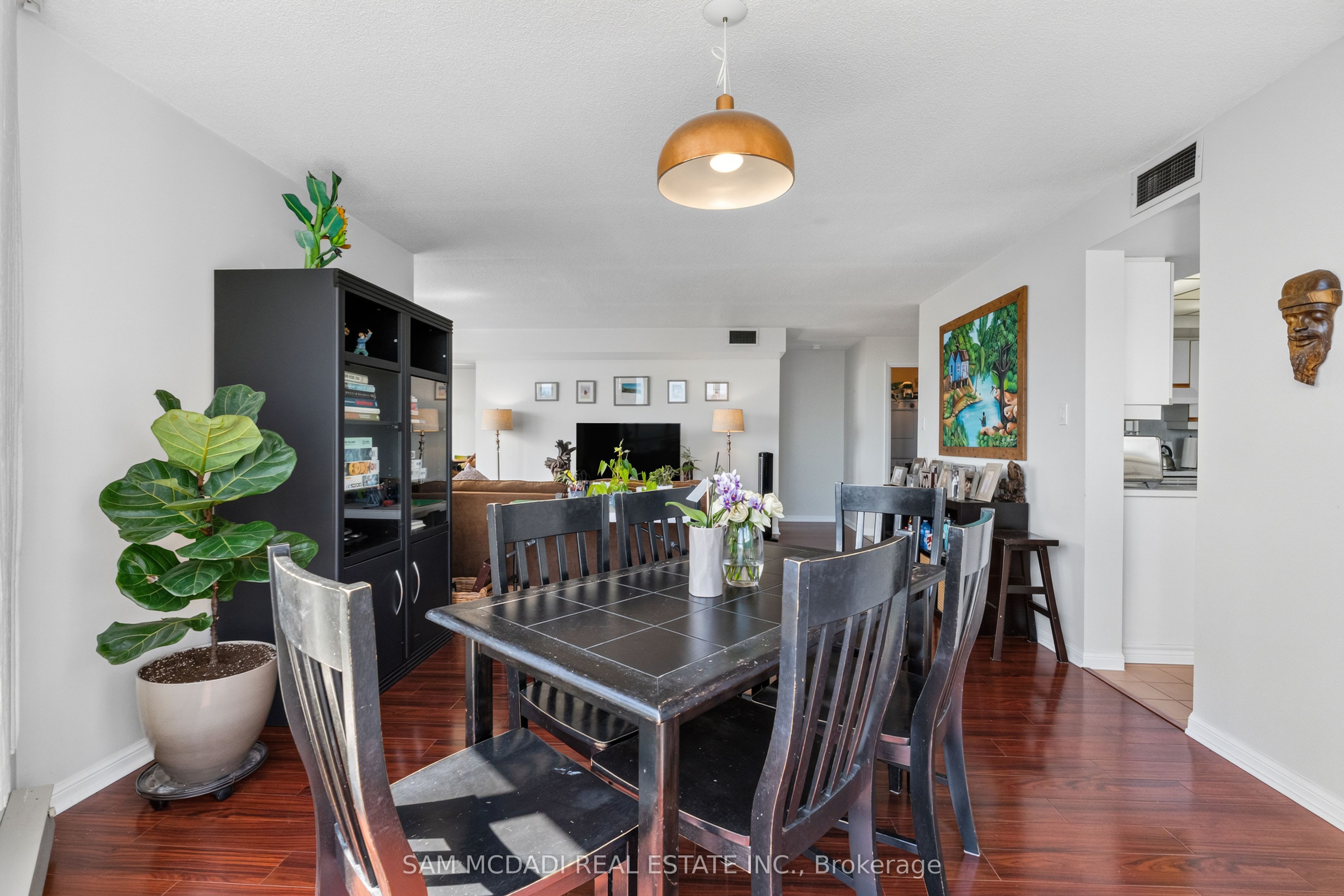55 Kingsbridge Garden Circle 2305, Mississauga, ON L5R 1Y1 photo 5