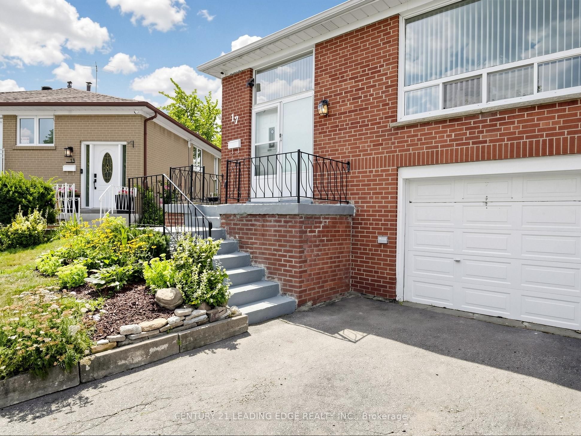 17 Tinton Crescent, Toronto, ON M9V 2H9