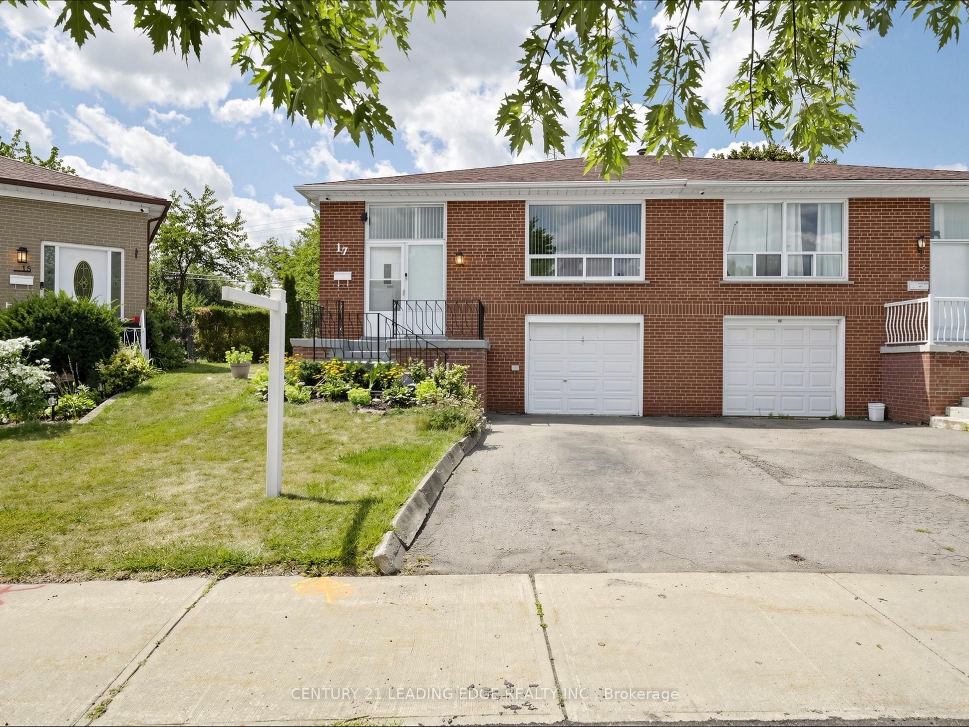 17 Tinton Crescent, Toronto, ON M9V 2H9 photo 2