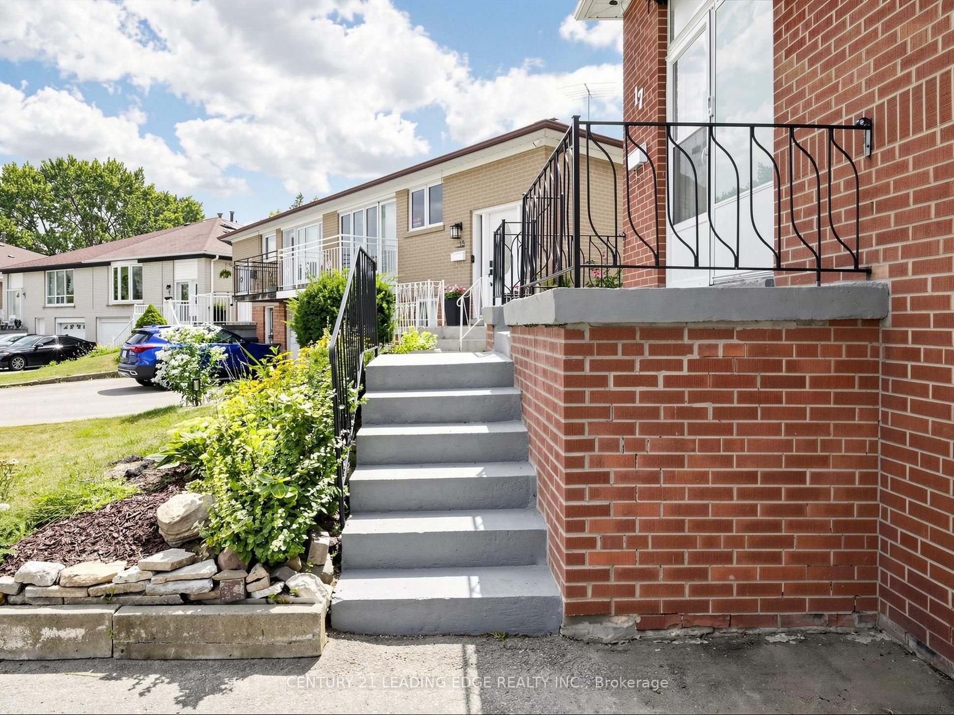 17 Tinton Crescent, Toronto, ON M9V 2H9 photo 3