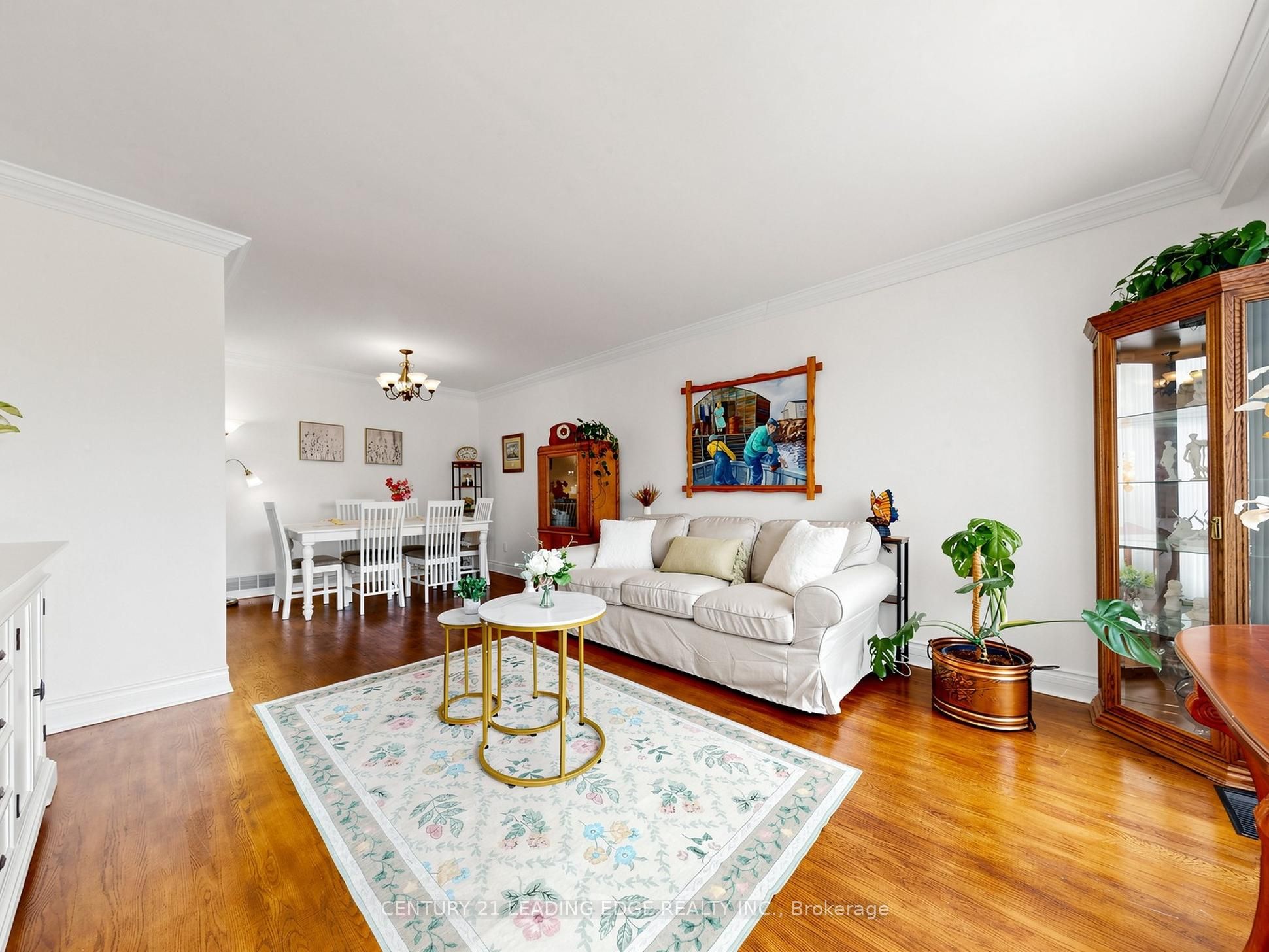 17 Tinton Crescent, Toronto, ON M9V 2H9 photo 4