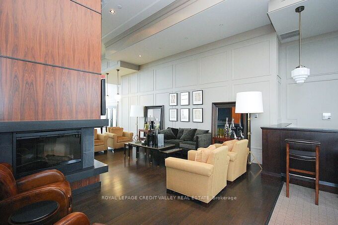 388 Prince Of Wales Drive 1706, Mississauga, ON L5B 0A1 photo 2