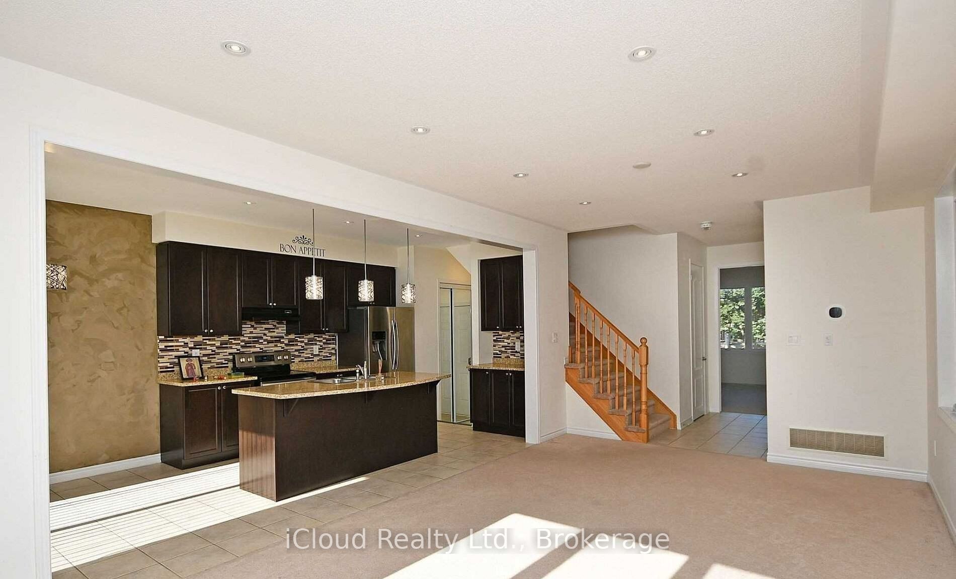16 Stedford Crescent Upper, Brampton, ON L7A 4P5 photo 3
