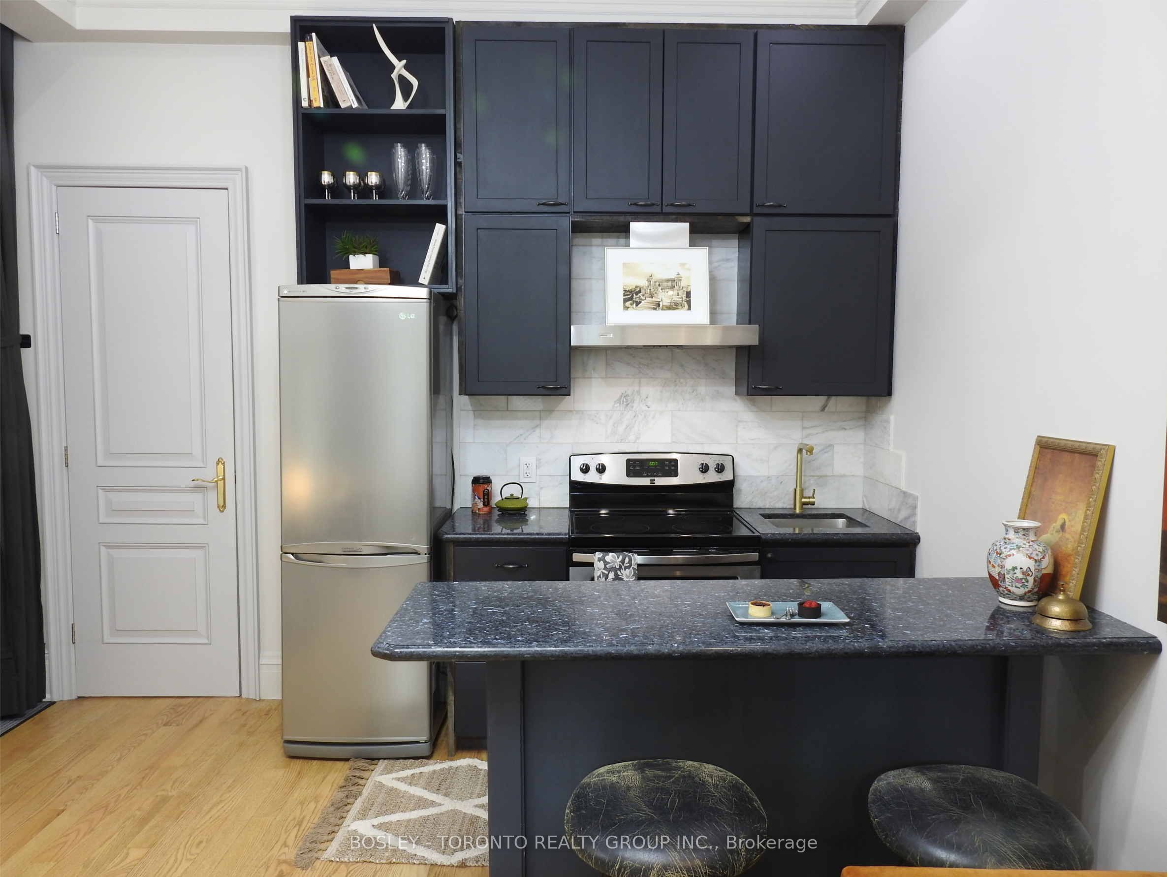 21 Lansdowne Avenue 1, Toronto, ON M6K 2V7 photo 2