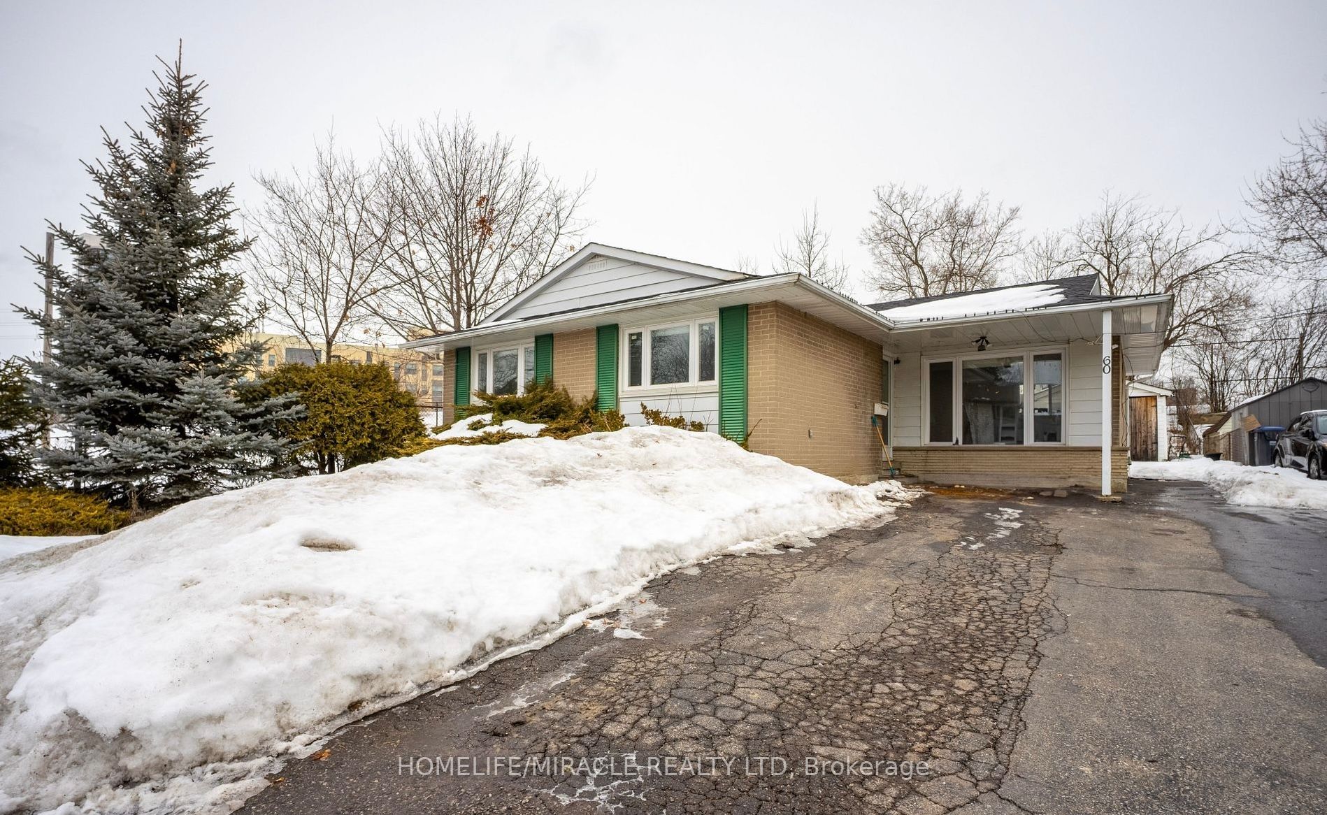 60 Centre Street, Brampton, ON L6W 2X8 photo 2
