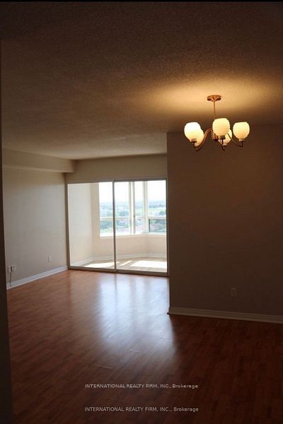 135 Hillcrest Avenue 1010, Mississauga, ON L5B 4B1 photo 2