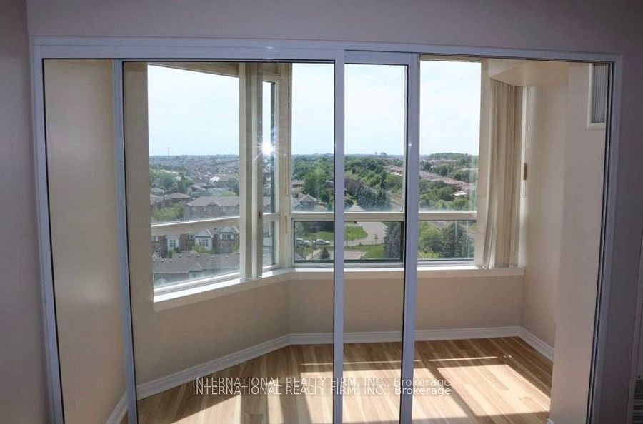 135 Hillcrest Avenue 1010, Mississauga, ON L5B 4B1 photo 4