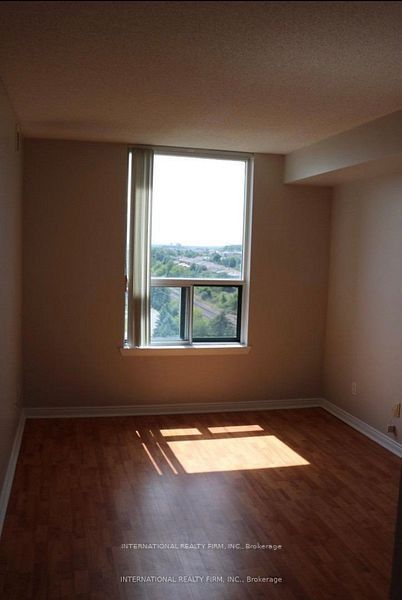 135 Hillcrest Avenue 1010, Mississauga, ON L5B 4B1 photo 5