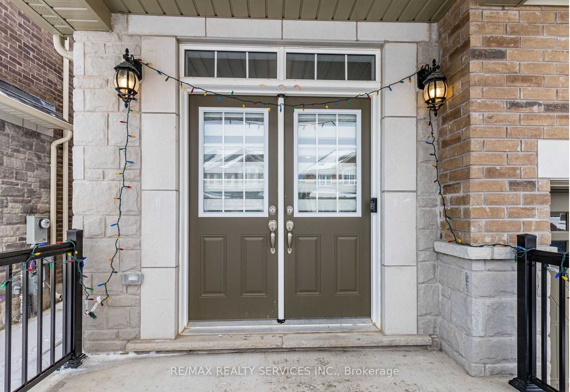 17 Overstone Road E, Halton Hills, ON L7G 0M9 photo 2