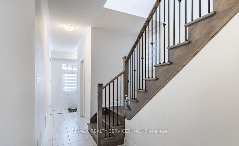 17 Overstone Road E, Halton Hills, ON L7G 0M9 photo 3