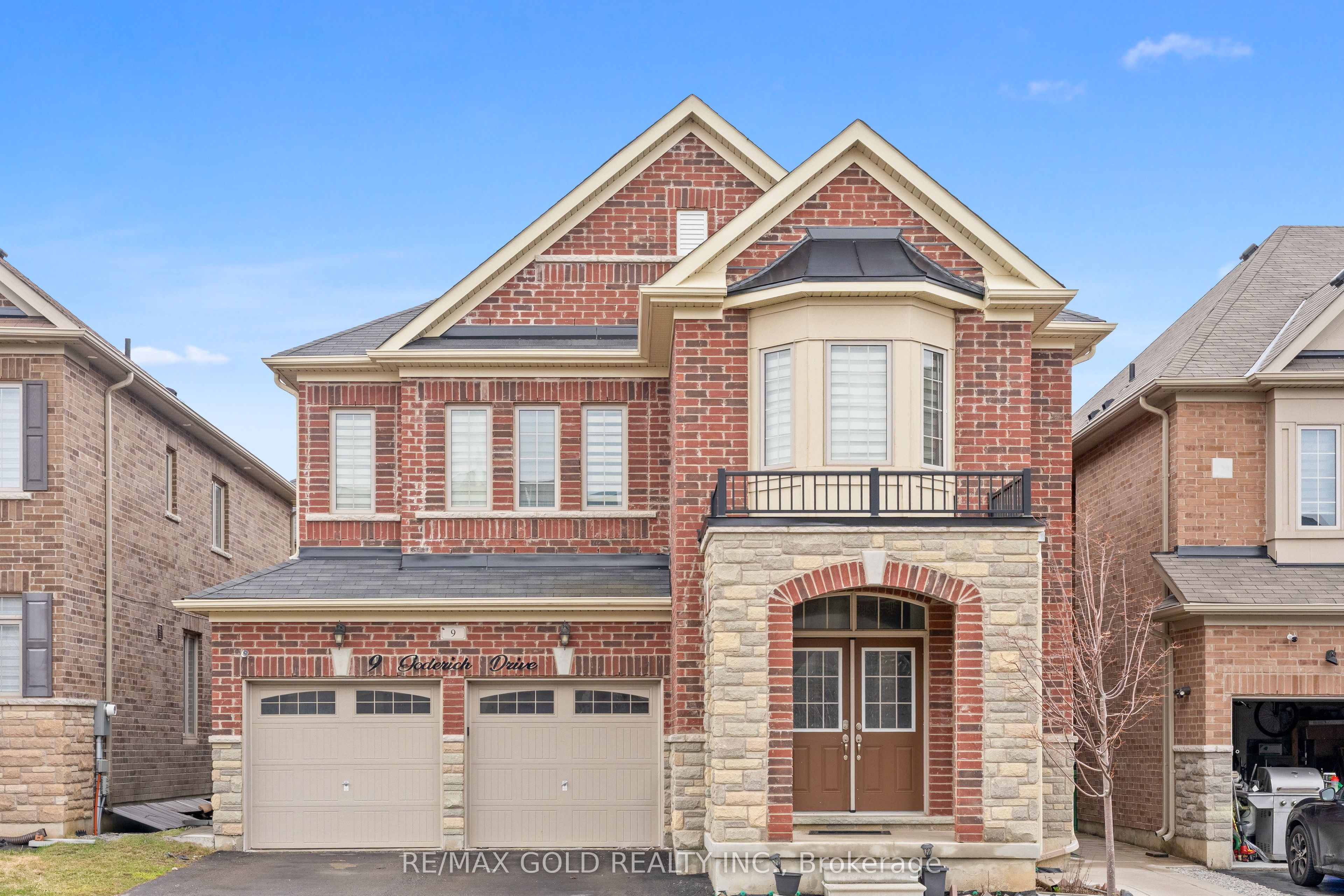 9 Goderich Drive, Brampton, ON L7A 5A7 photo 2