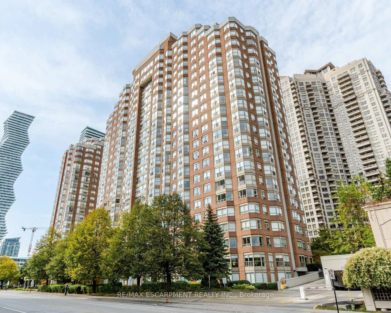 325 Webb Drive 802, Mississauga, ON L5B 3Z9