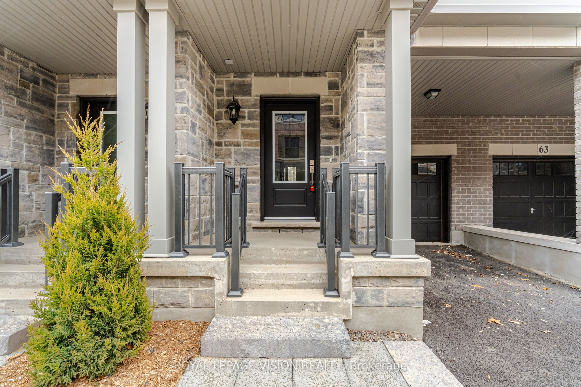 61 Folcroft Street, Brampton, ON L6Y 6L3 photo 2