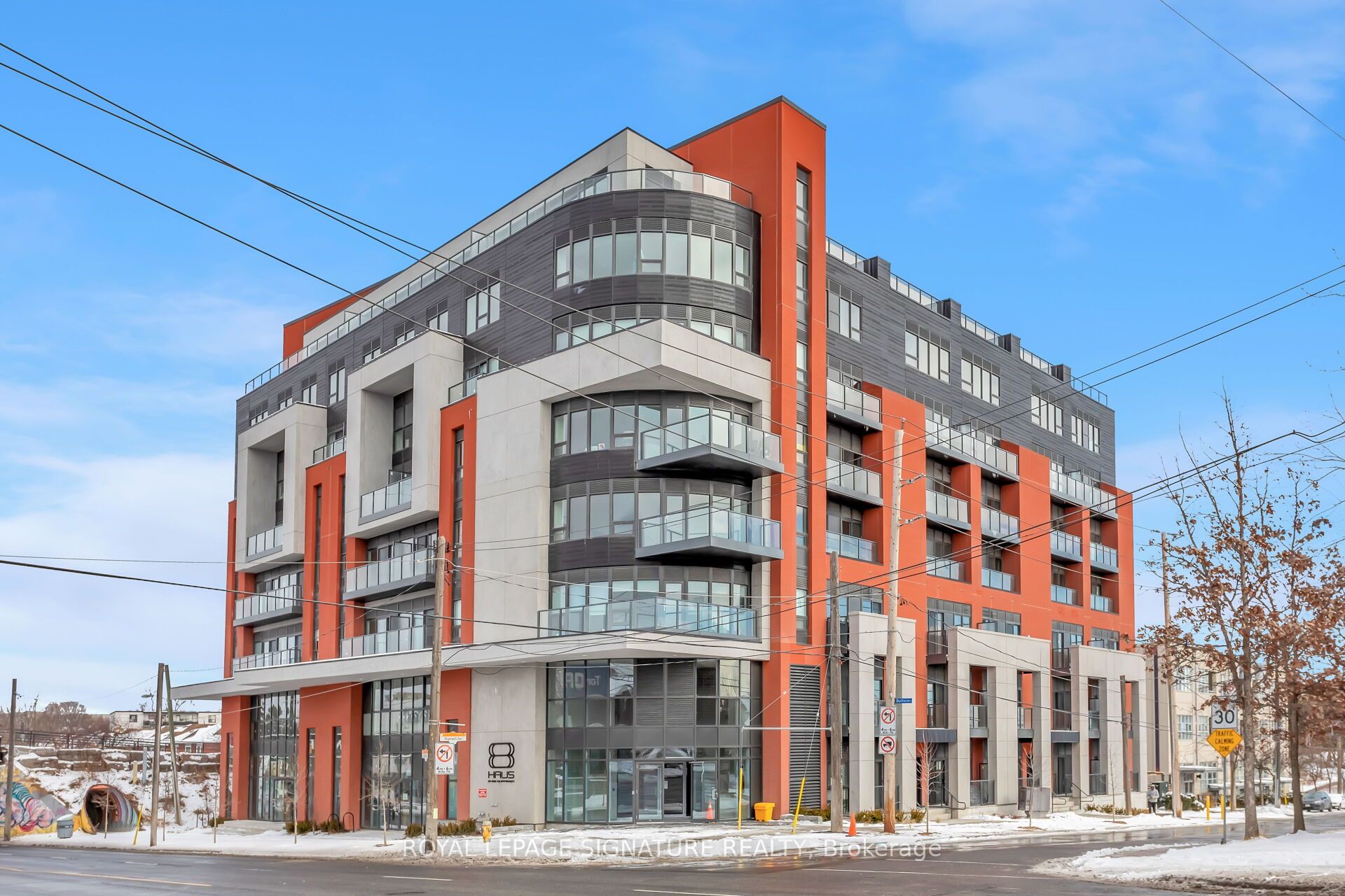2433 Dufferin Street W PH806, Toronto, ON M6E 3T3
