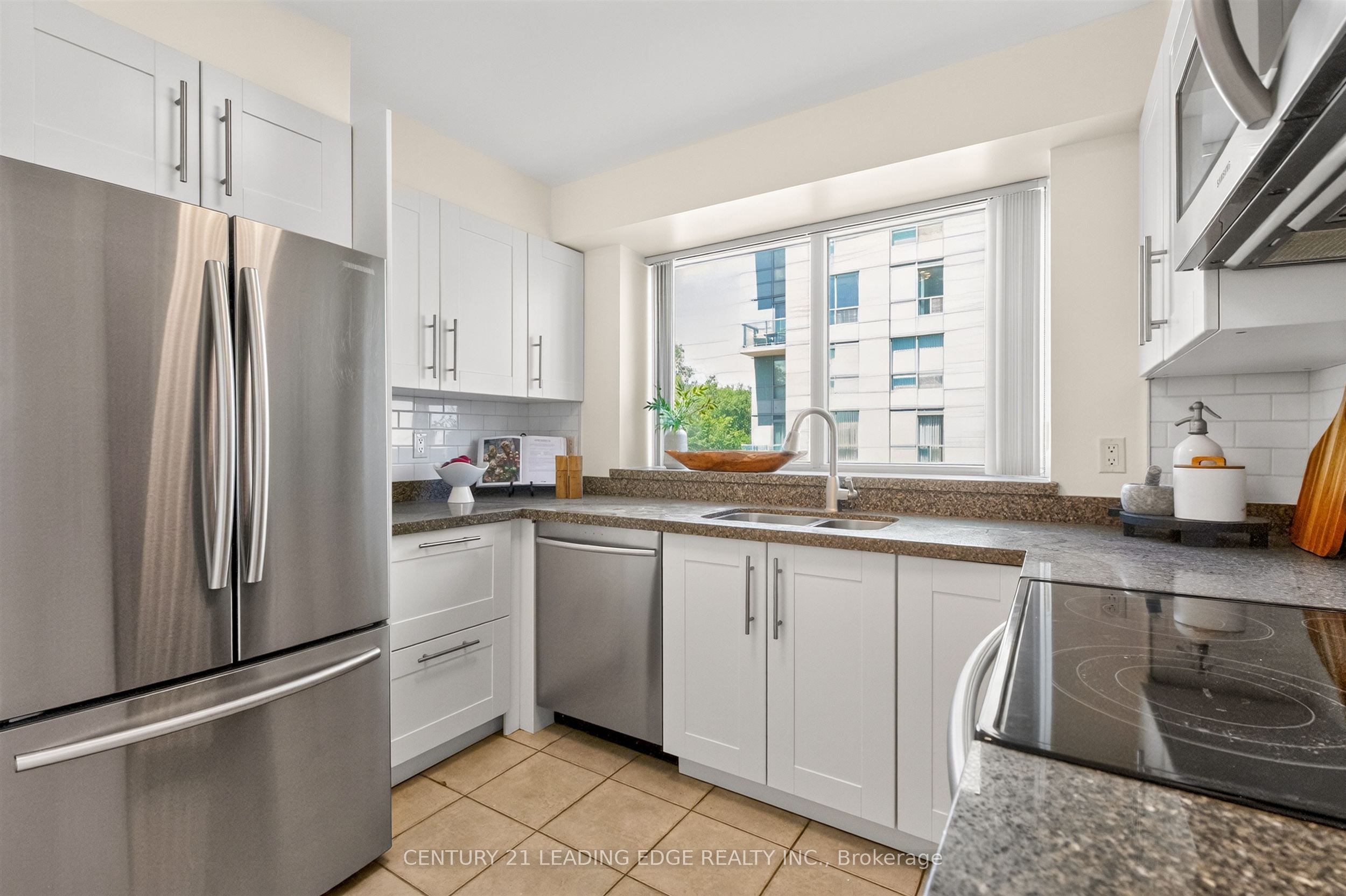 2585 Erin Centre Boulevard 403, Mississauga, ON L5M 6Z7 photo 2