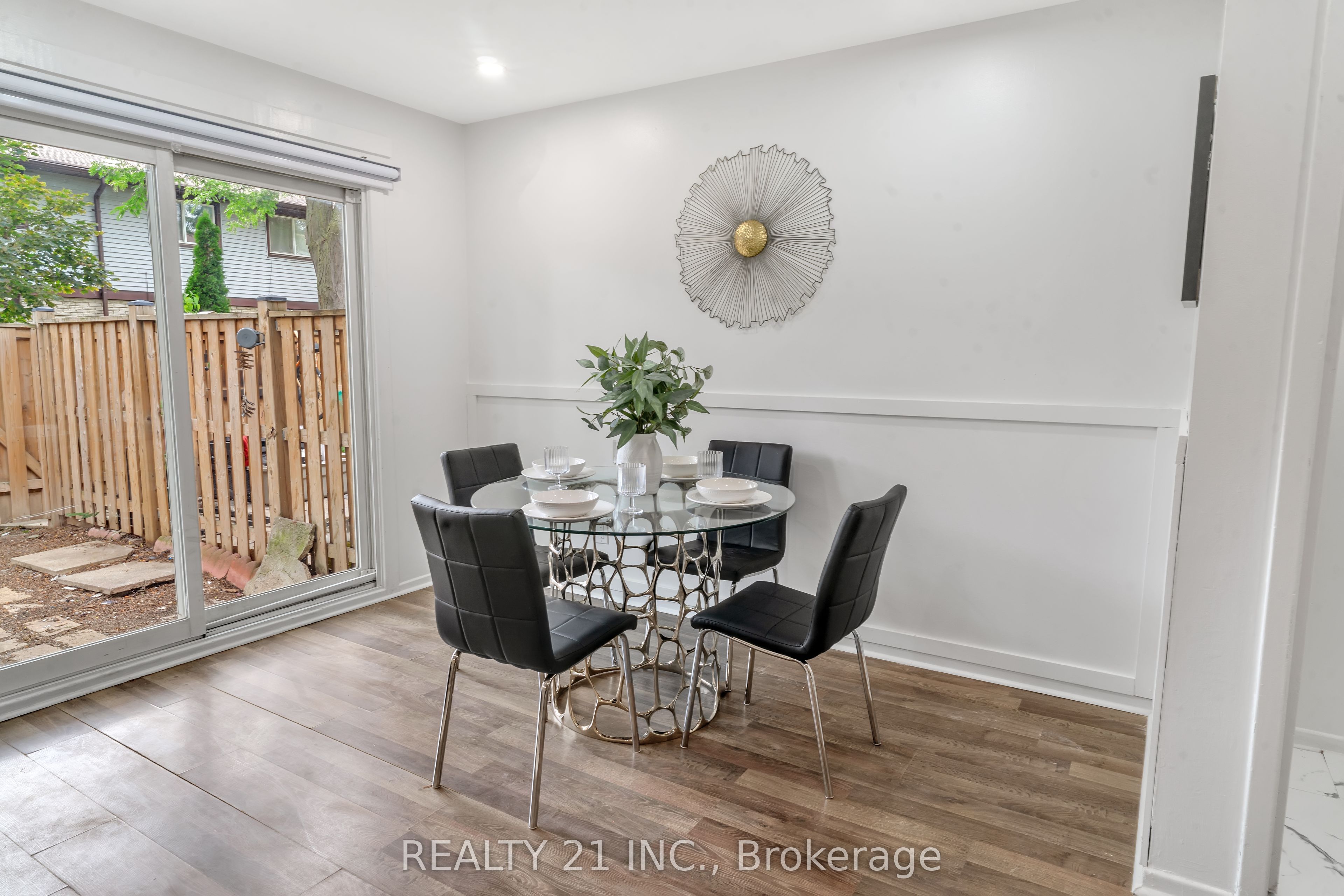 45 Hansen Road N 101, Brampton, ON L6V 3C5 photo 4