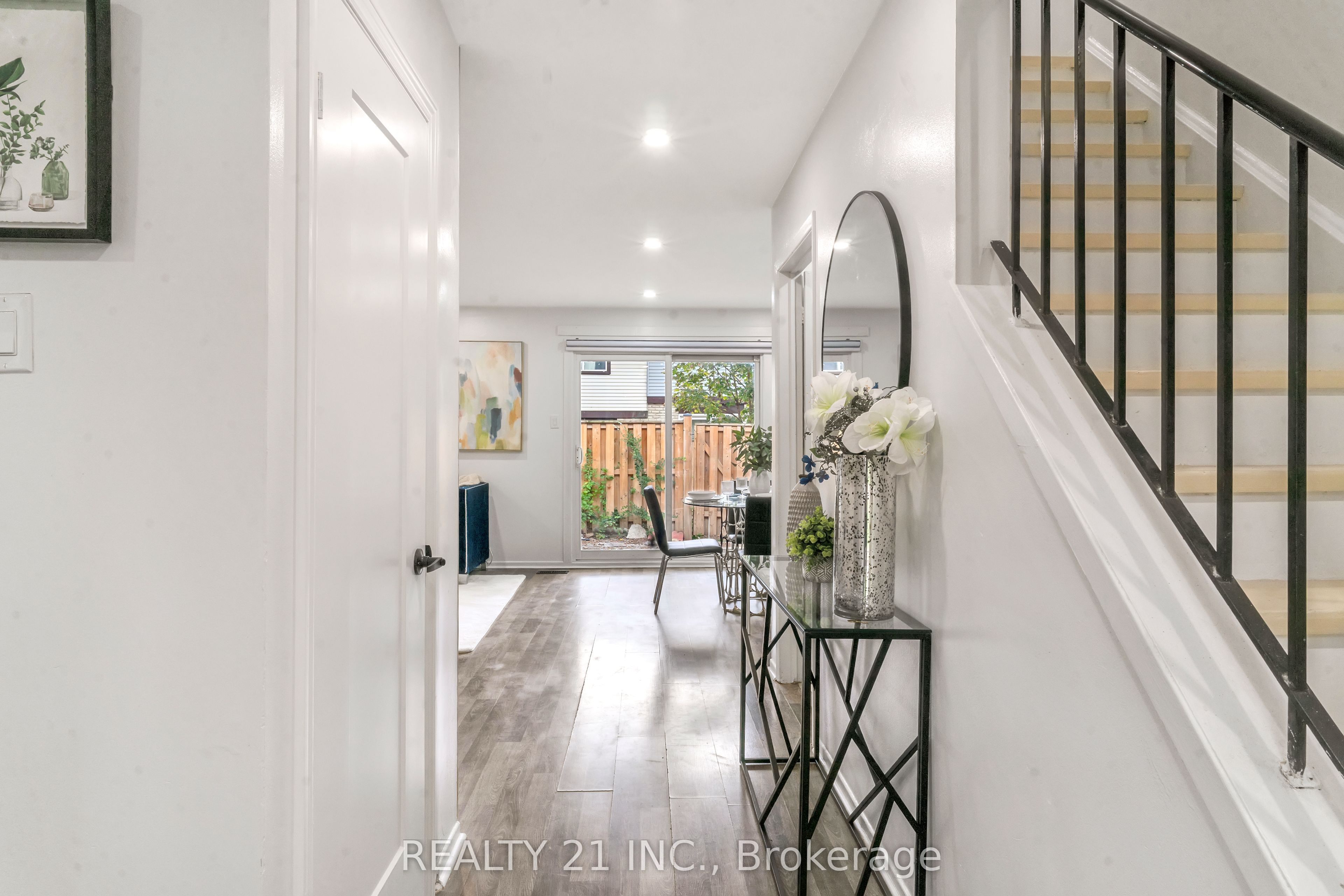 45 Hansen Road N 101, Brampton, ON L6V 3C5 photo 5