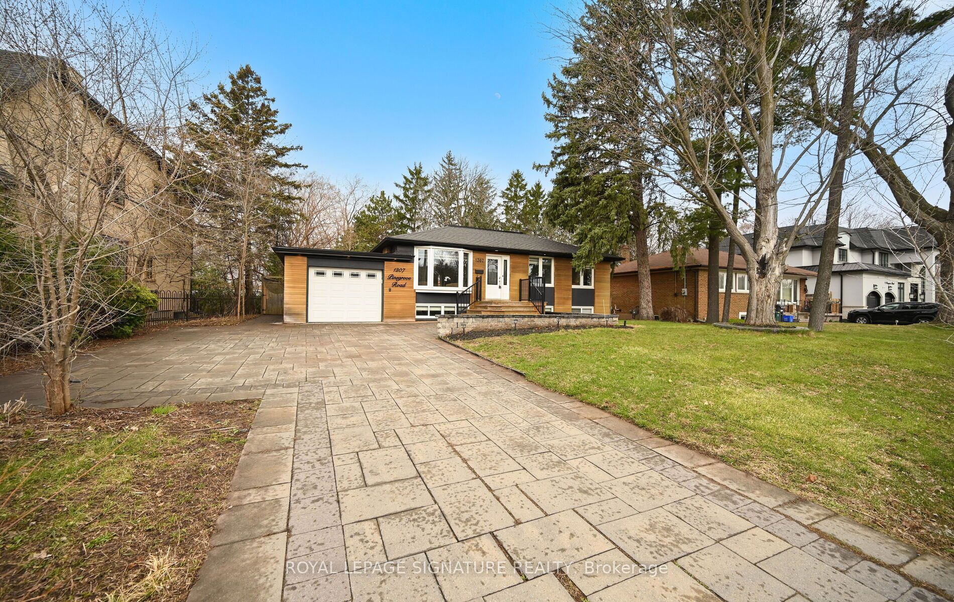 1207 Pinegrove Road, Oakville, ON L6L 2W8 photo 3