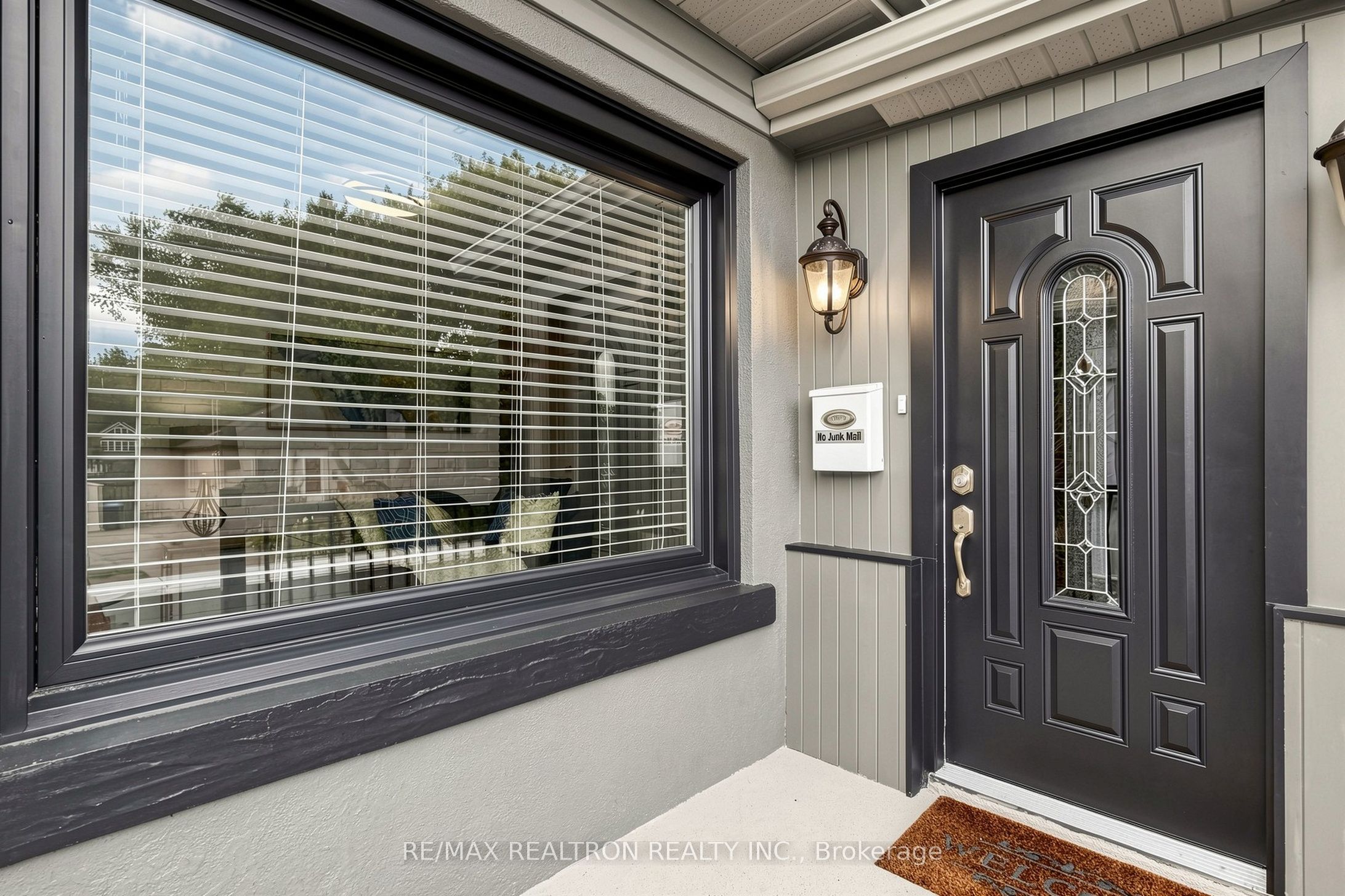 8 Villa Road, Toronto, ON M8W 1M5 photo 2