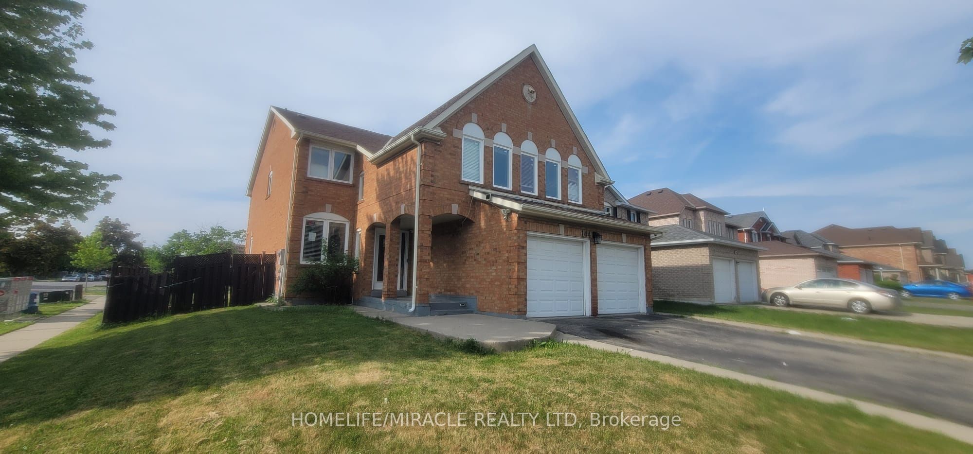 144 Moffatt Avenue, Brampton, ON L6Y 4R8 photo 2