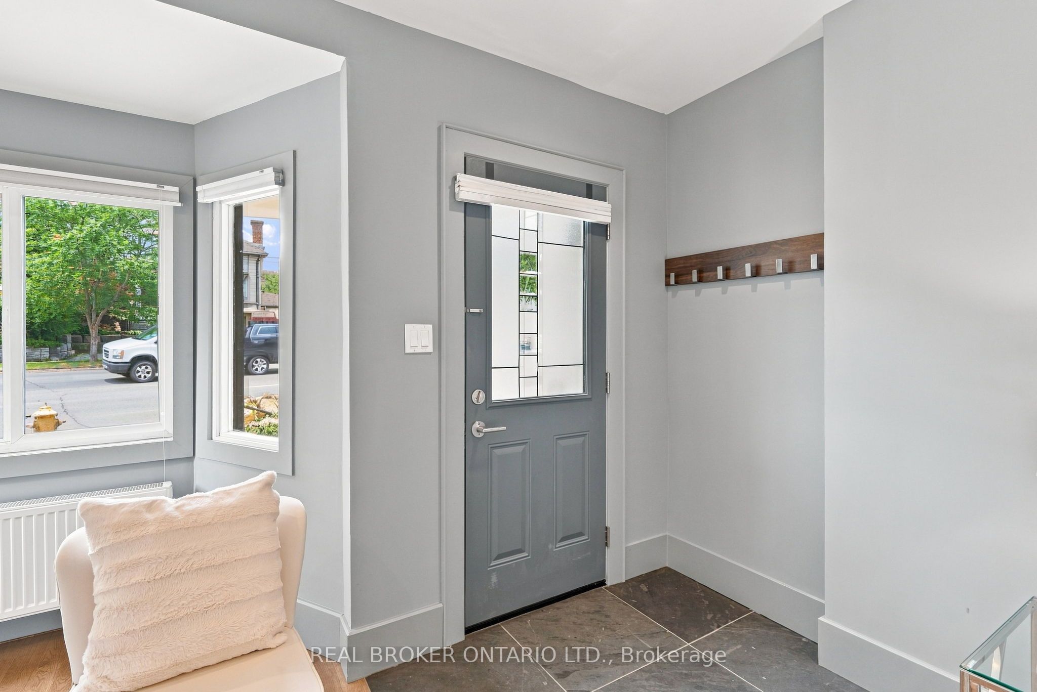 671 Scarlett Road, Toronto, ON M9P 2T2 photo 2