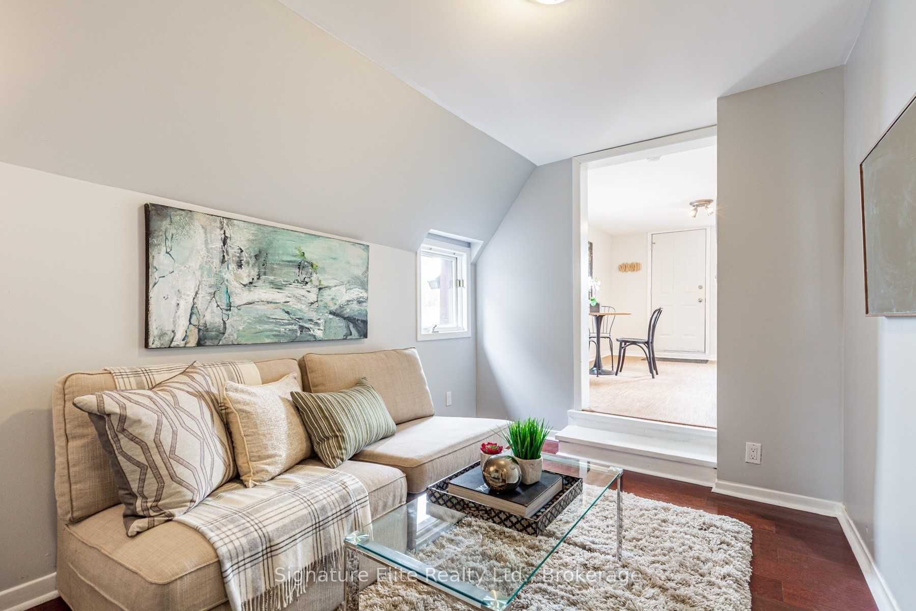 393 Westmoreland Avenue N Upper, Toronto, ON M6H 3A6