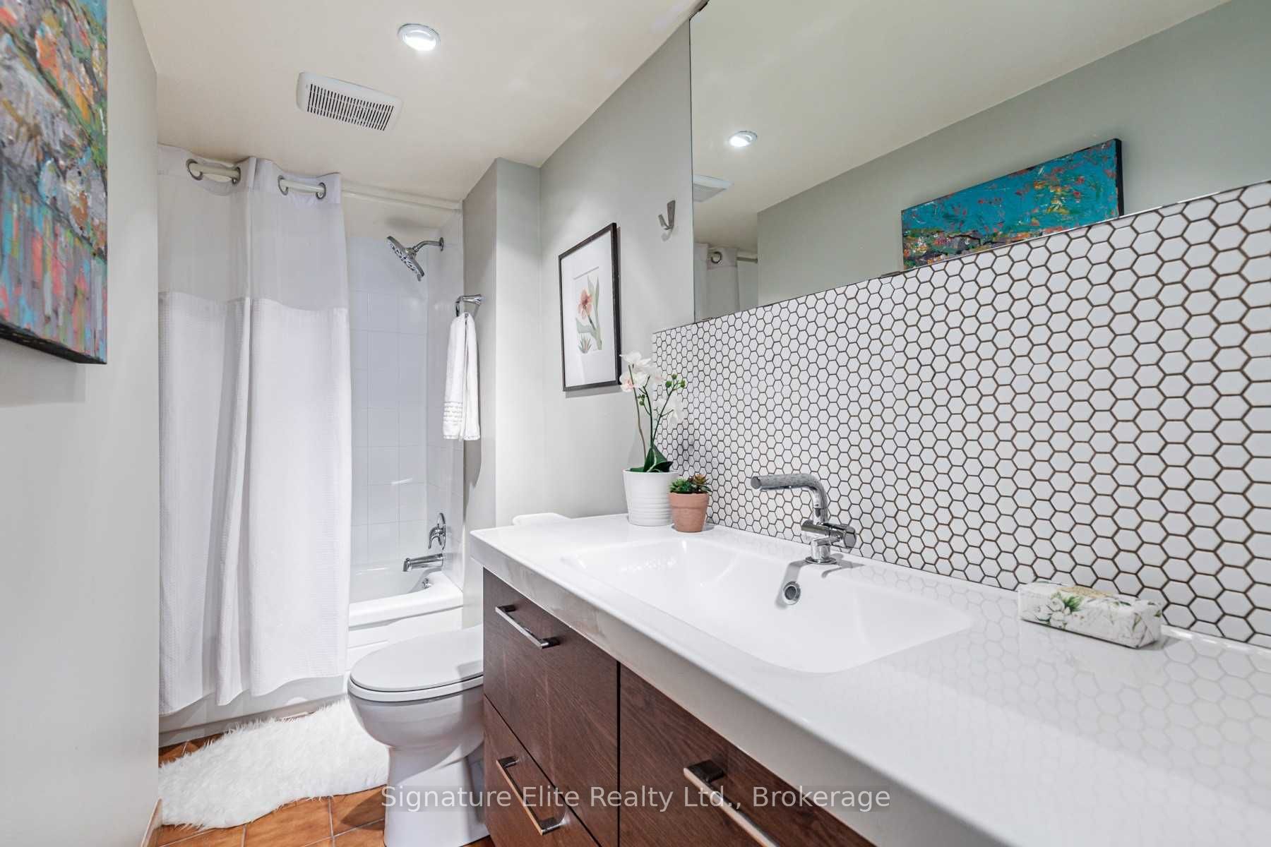 393 Westmoreland Avenue N Upper, Toronto, ON M6H 3A6 photo 5
