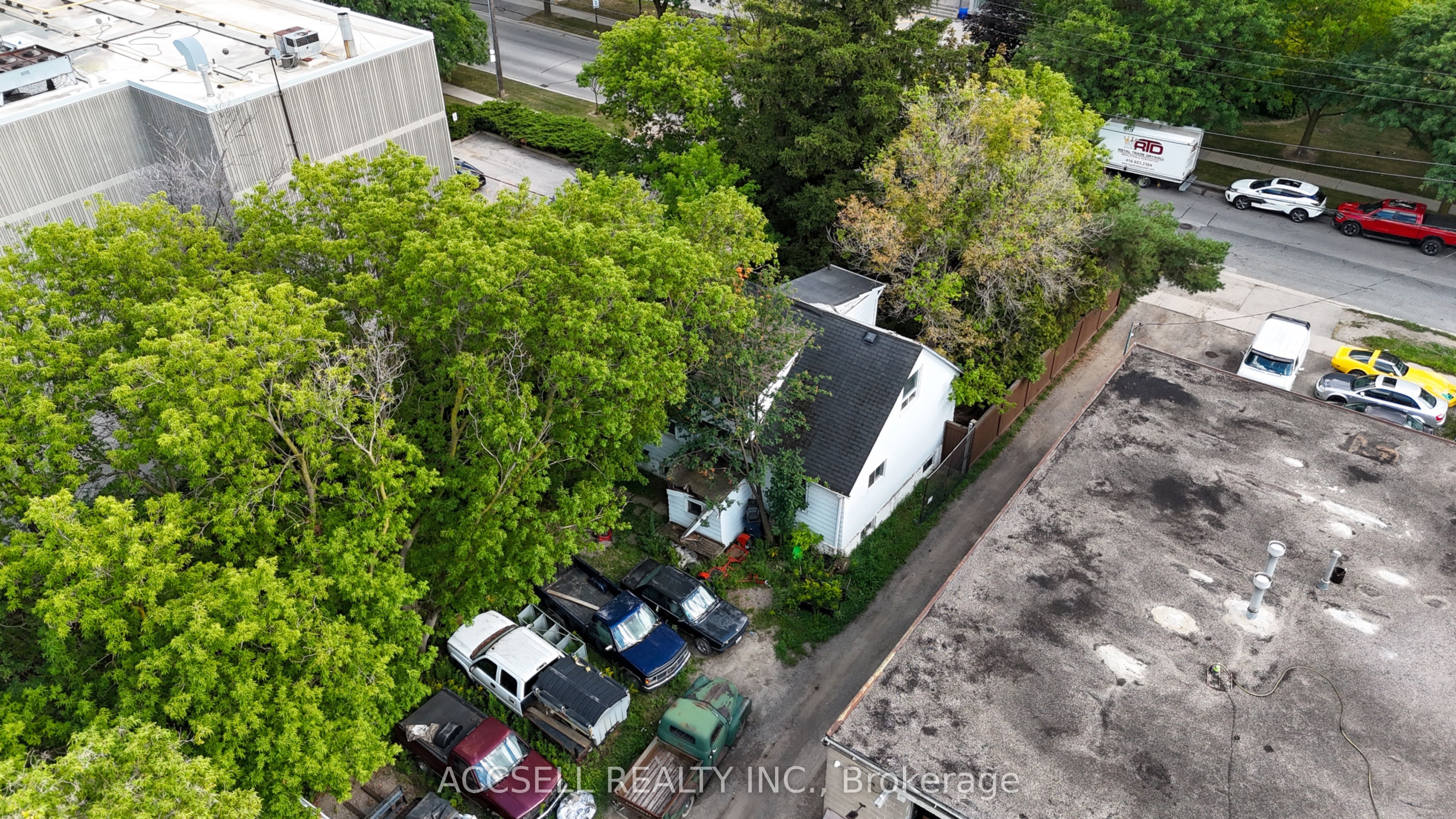 100 Cartwright Avenue, Toronto, ON M6A 1V2 photo 5