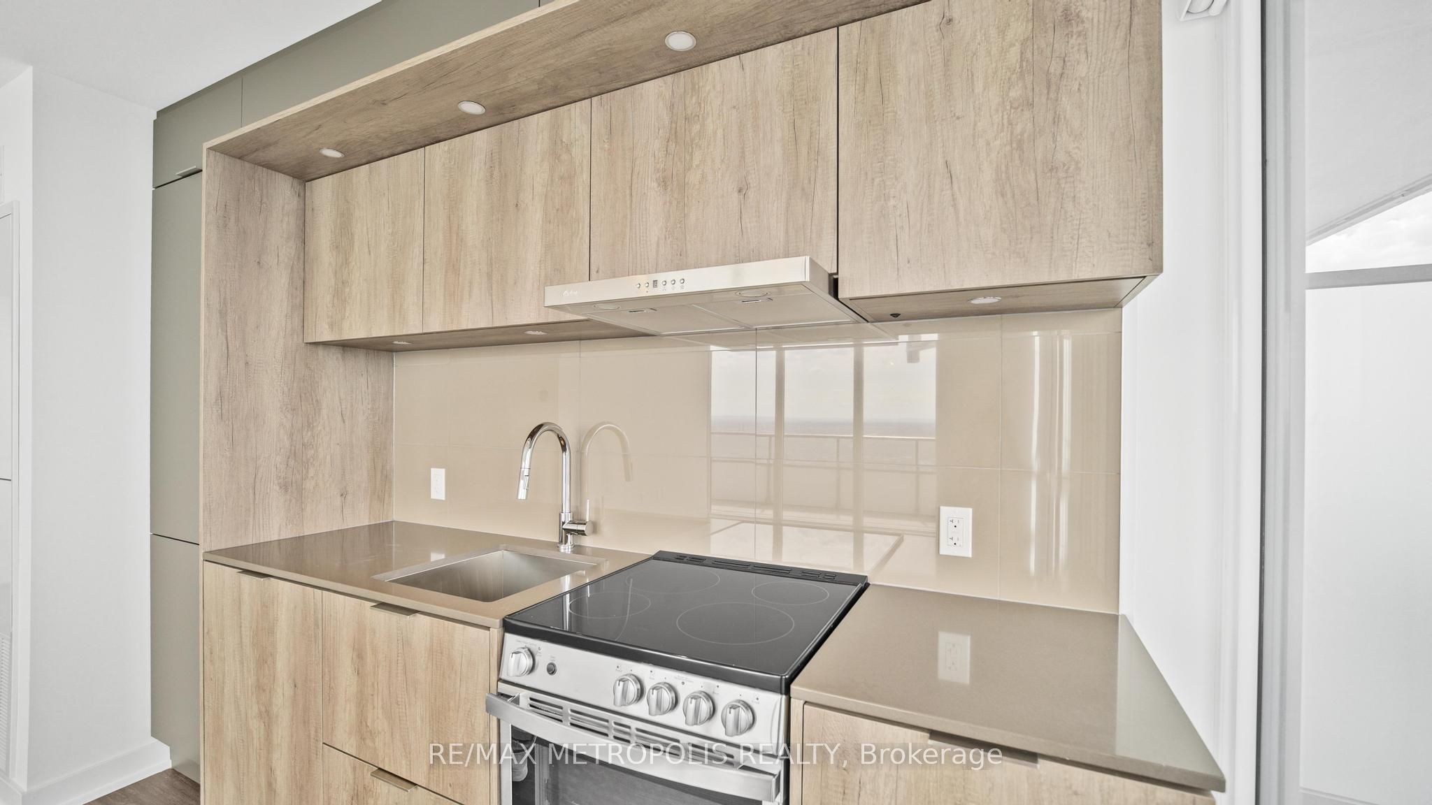 448 Burnhamthorpe Rd W 5611, Mississauga, ON L5B 0R4 photo 5