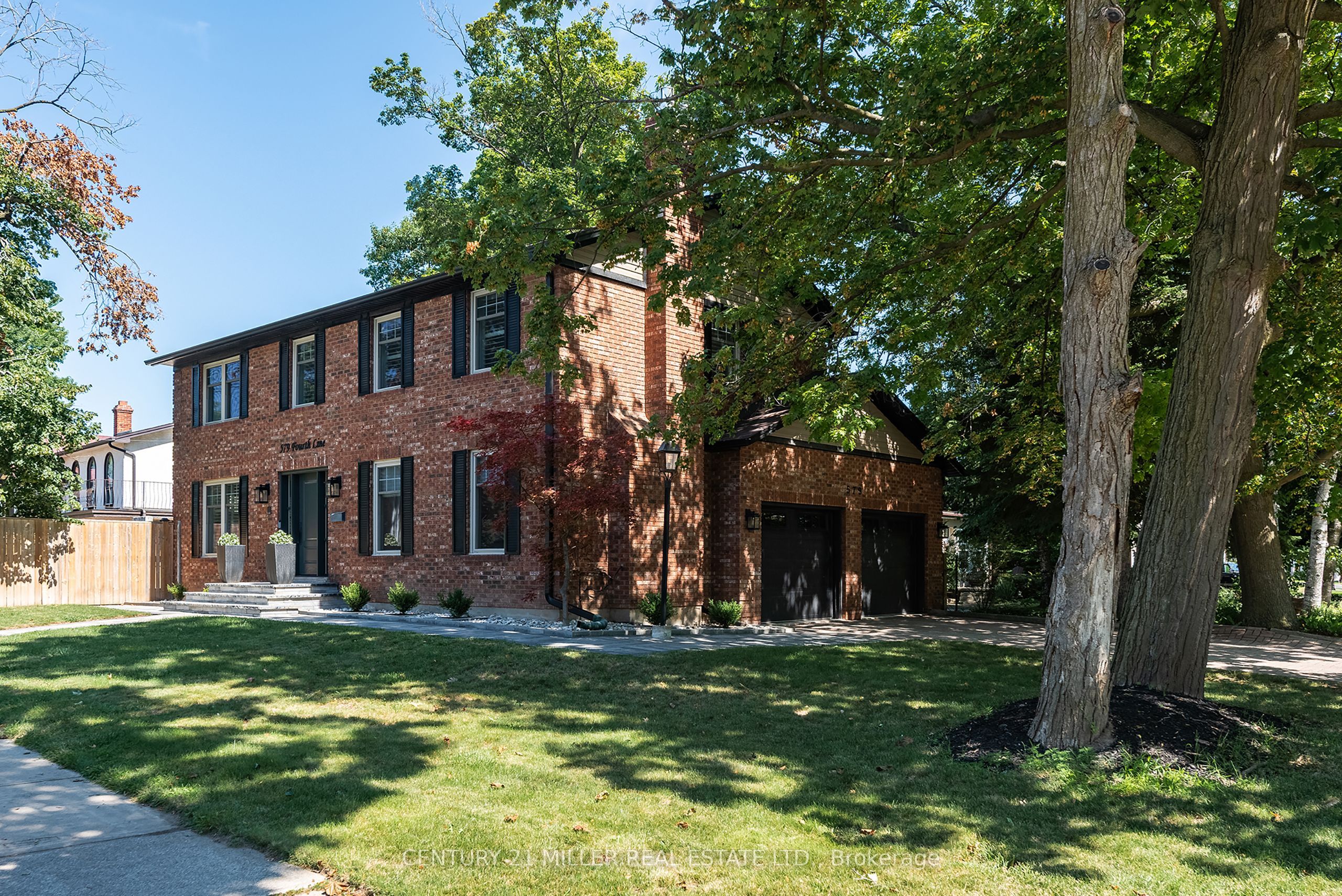 579 Fourth Line, Oakville, ON L6L 5B1 photo 2