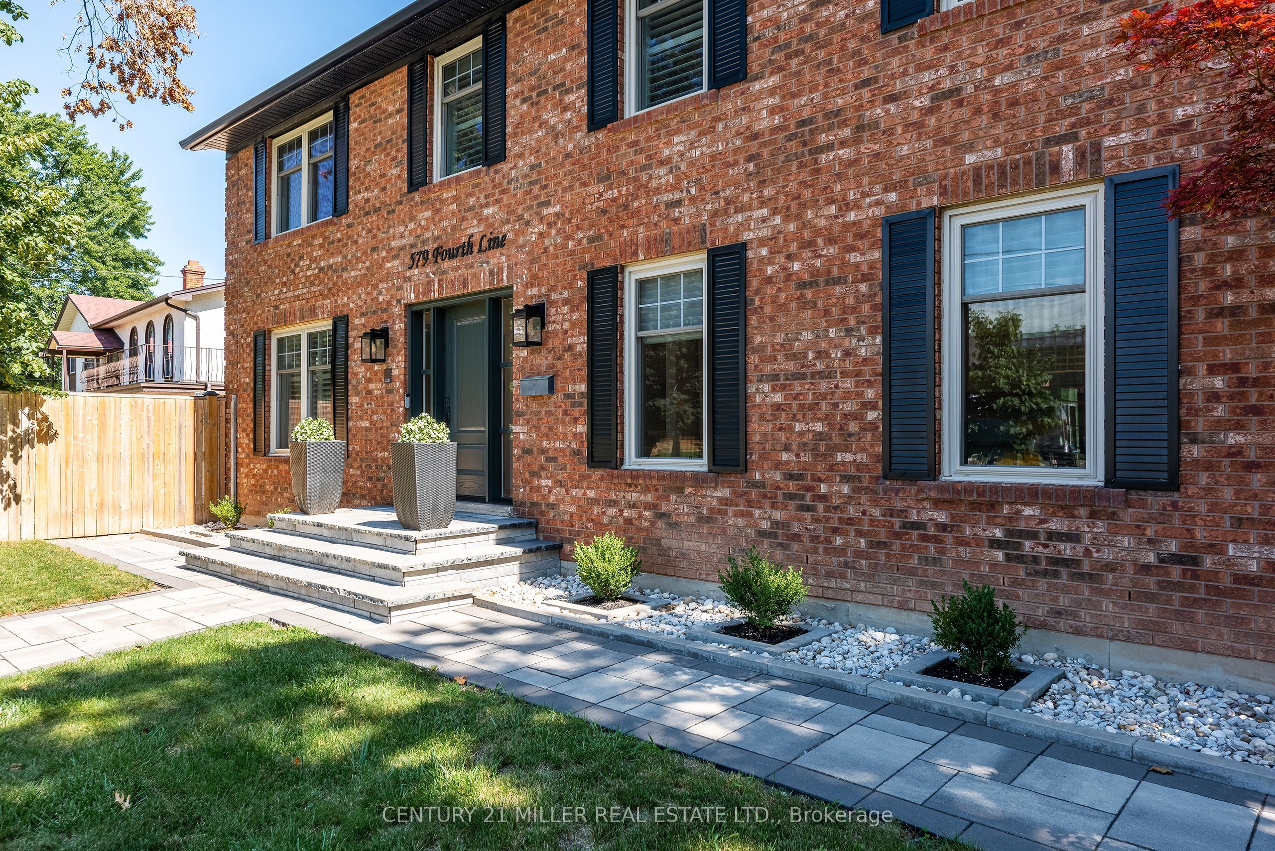 579 Fourth Line, Oakville, ON L6L 5B1 photo 4