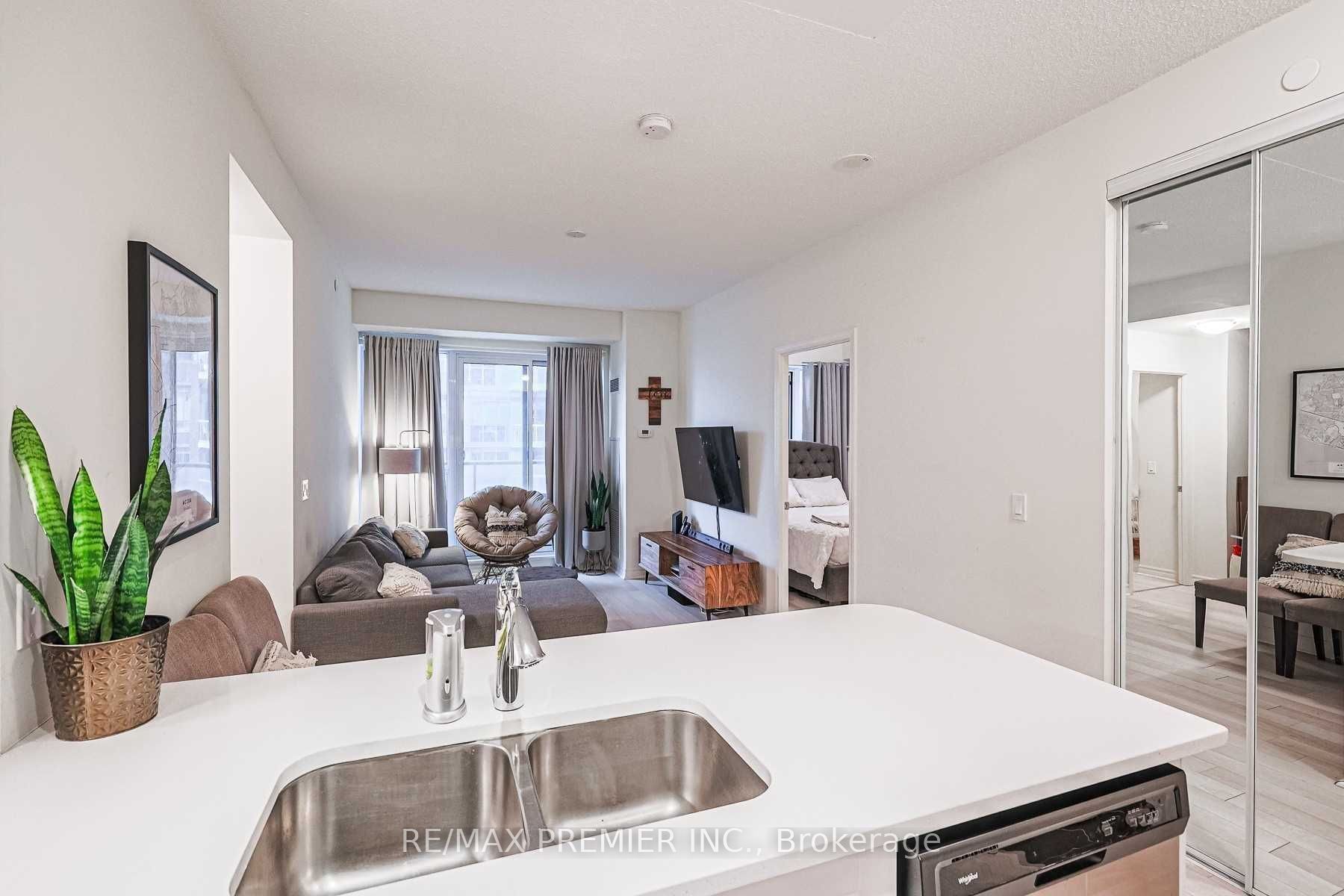 39 Annie Craig Drive 517, Toronto, ON M8V 0A3 photo 4