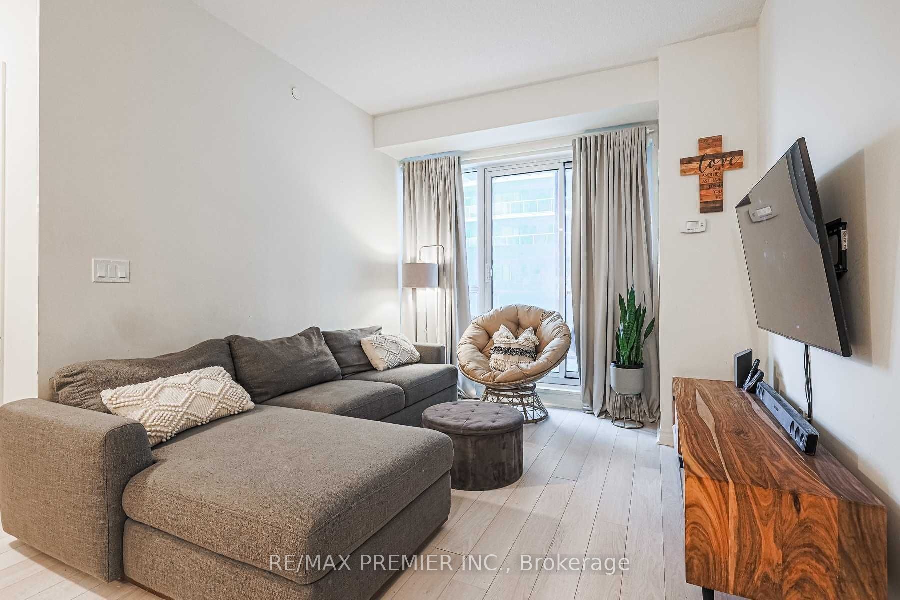 39 Annie Craig Drive 517, Toronto, ON M8V 0A3 photo 5