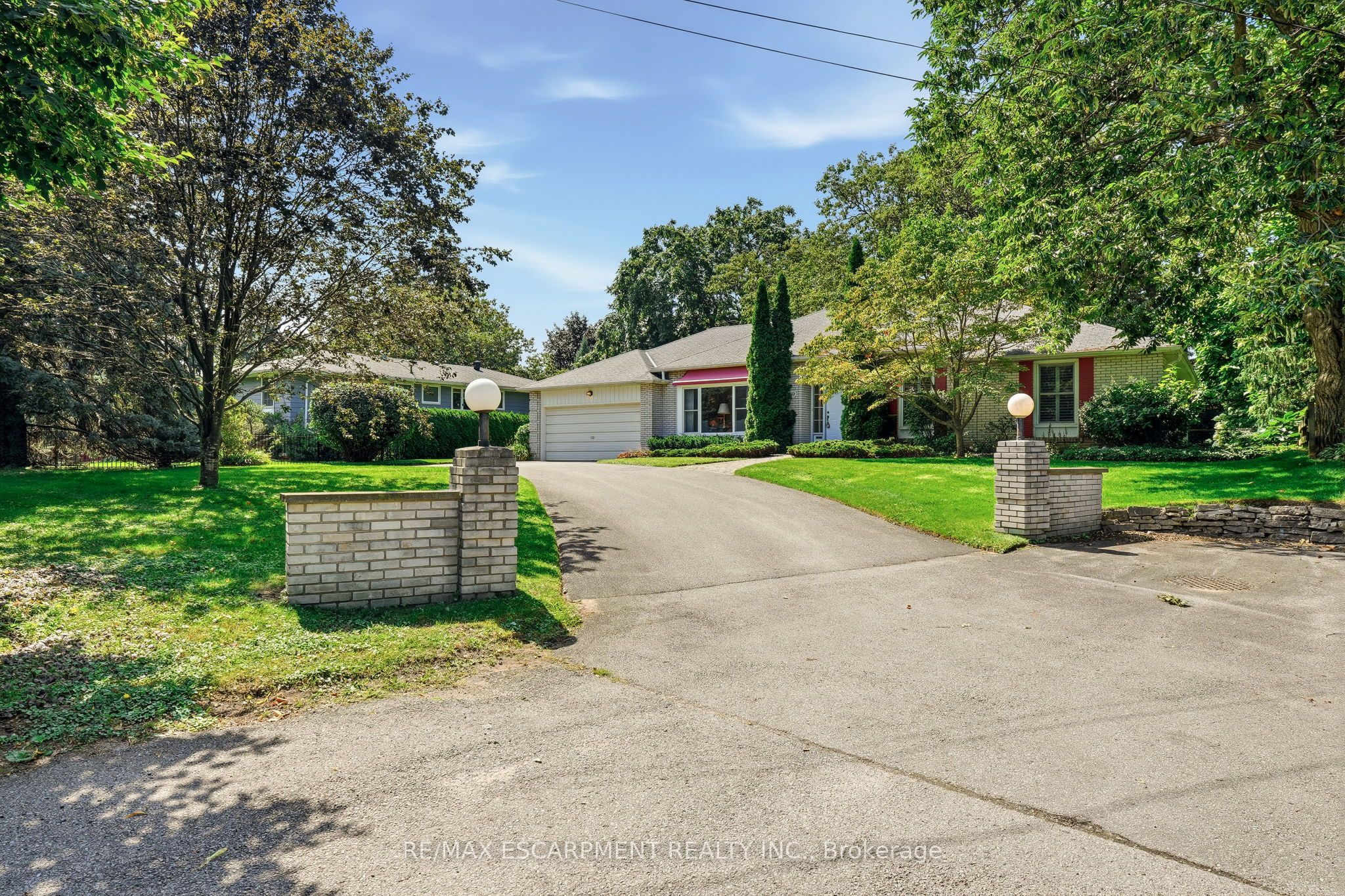 359 Lark Avenue, Burlington, ON L7T 2T1