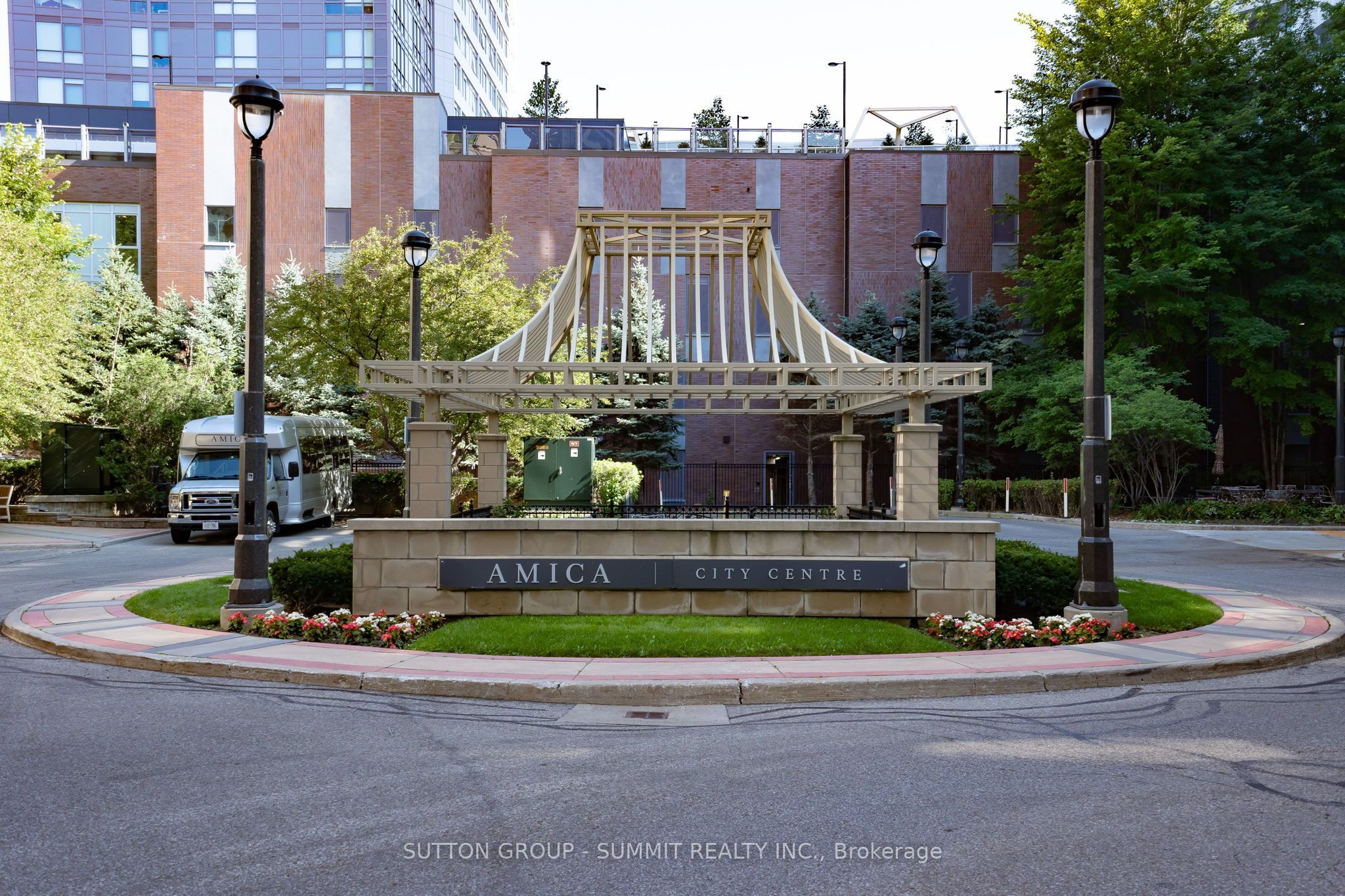 350 PRINCESS ROYAL Drive 1505, Mississauga, ON L5B 4N1 photo 3