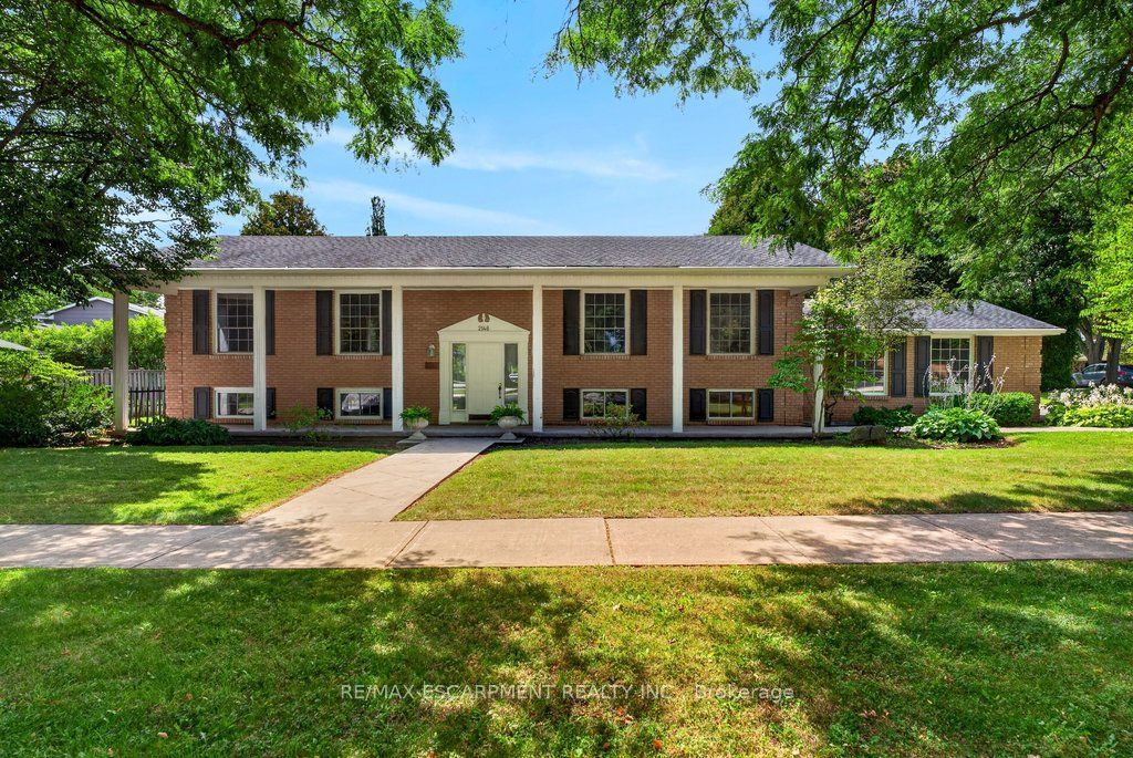 2148 Kerns Road, Burlington, ON L7P 2W3