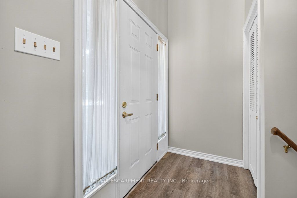 2148 Kerns Road, Burlington, ON L7P 2W3 photo 4