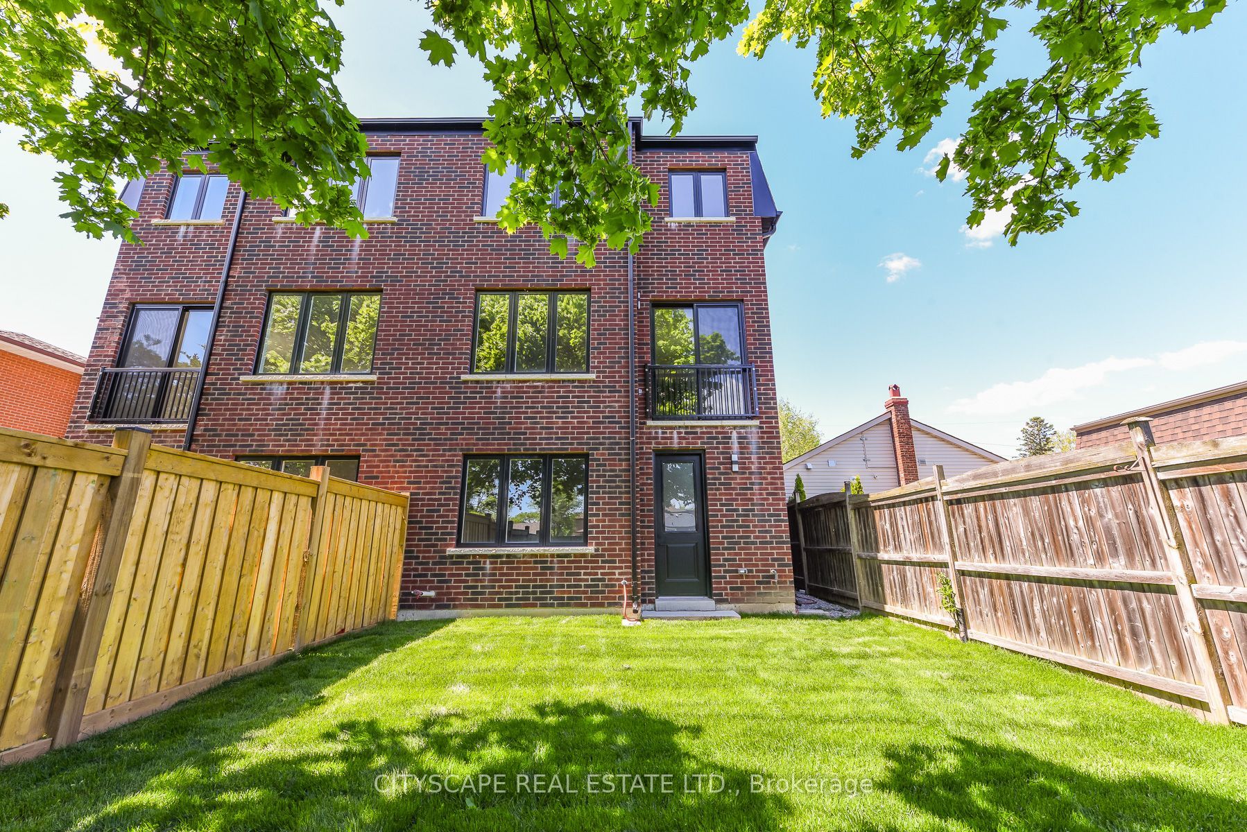 956 Fourth Street, Mississauga, ON L5E 1J9 photo 5