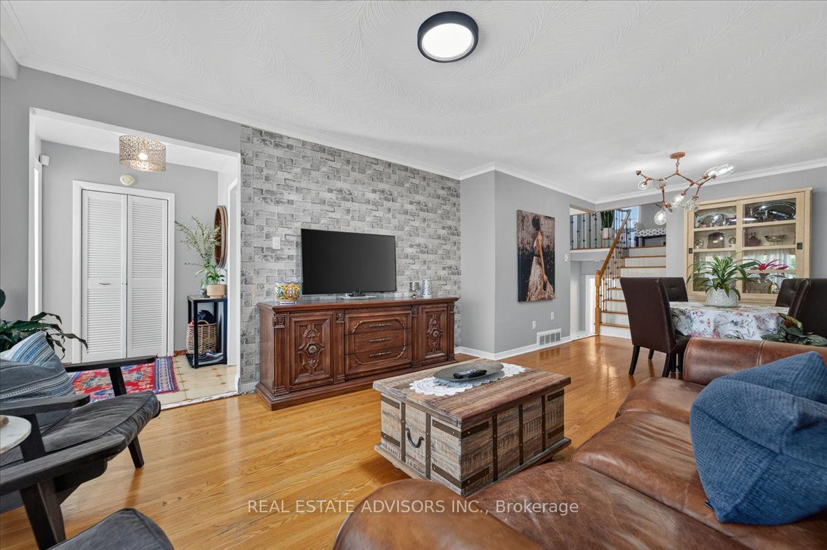 14 Grampian Crescent, Toronto, ON M9L 2L3 photo 4