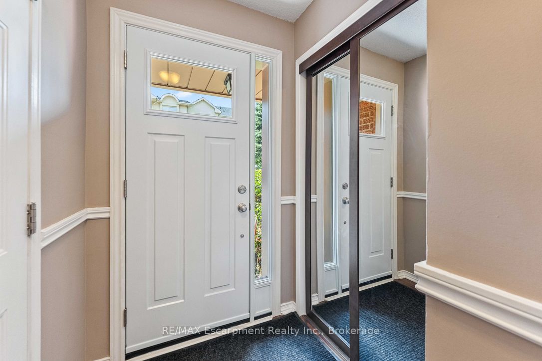 1500 Reeves Gate 1, Oakville, ON L6M 3J4 photo 2
